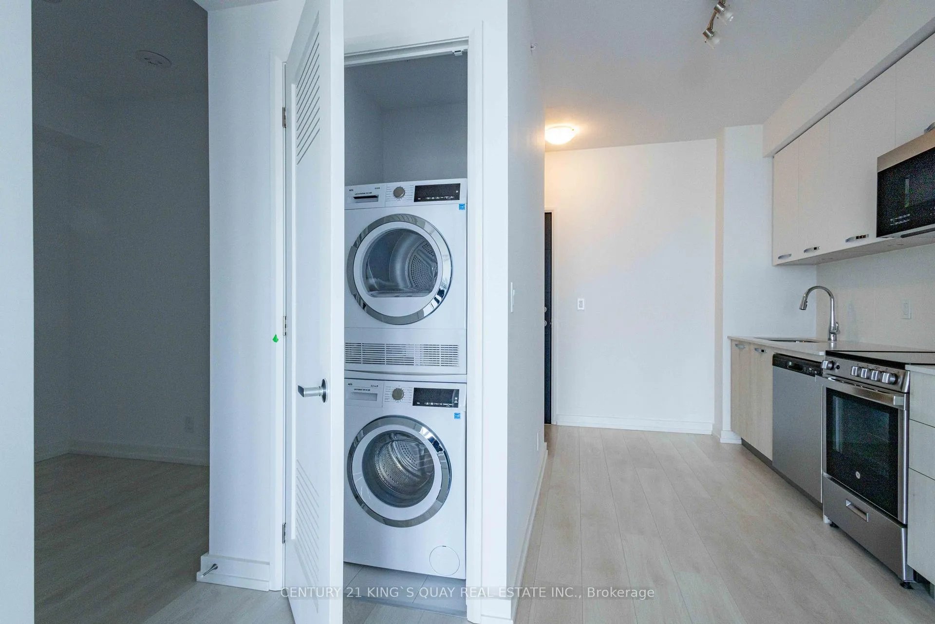 Photo 13 of Unit 2703, 75 James Street S, Hamilton, Corktown — HOMEH