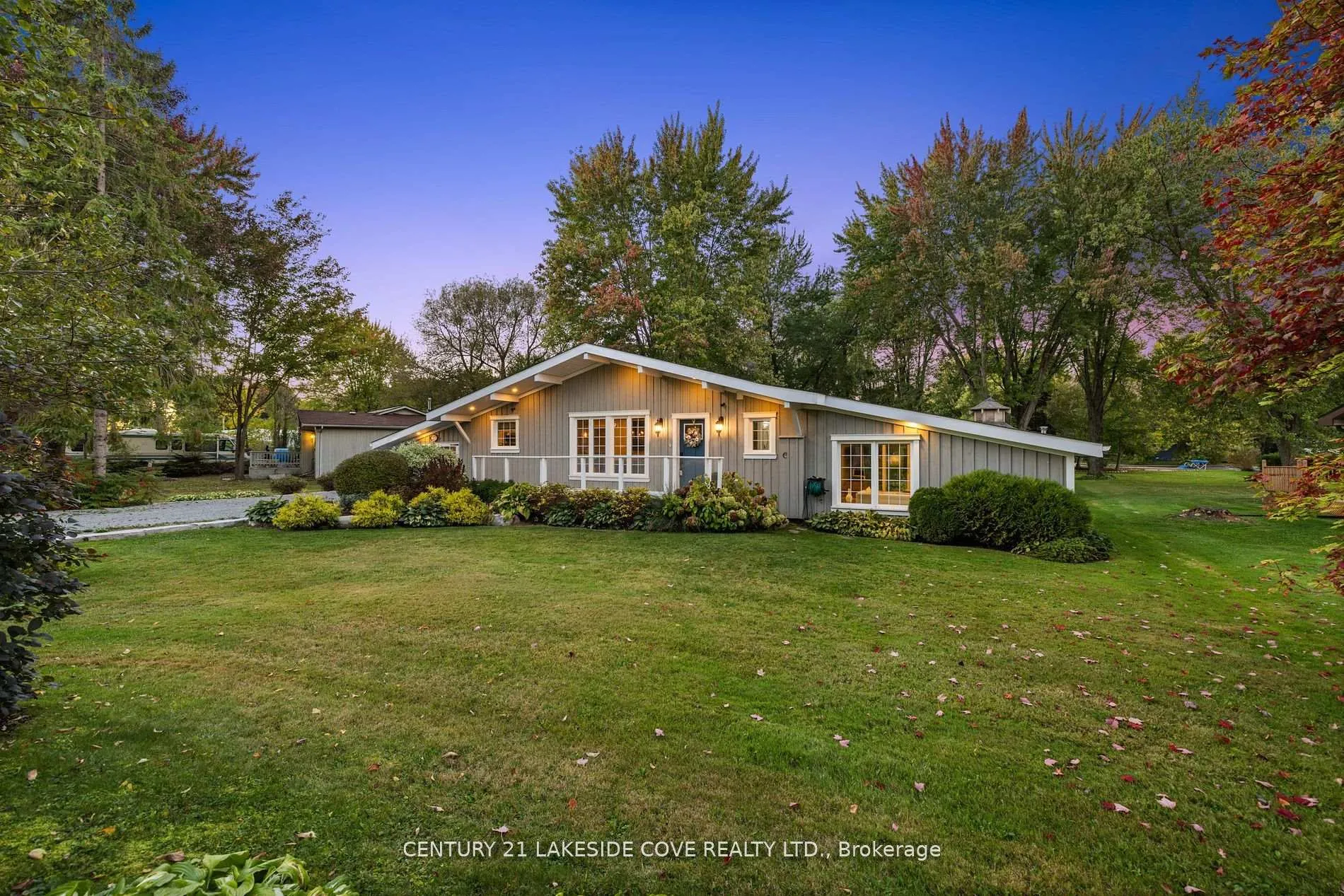 Front of 27 Poplar Crescent W