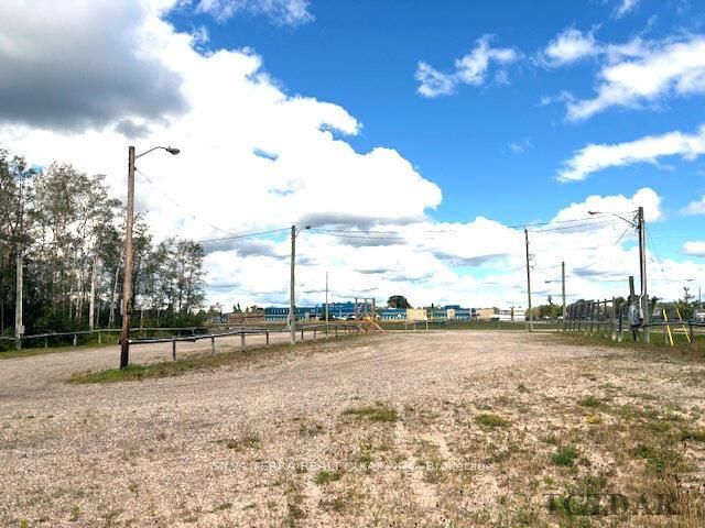 Photo 13 of 97 Brunetville Road, Kapuskasing — HOMEH