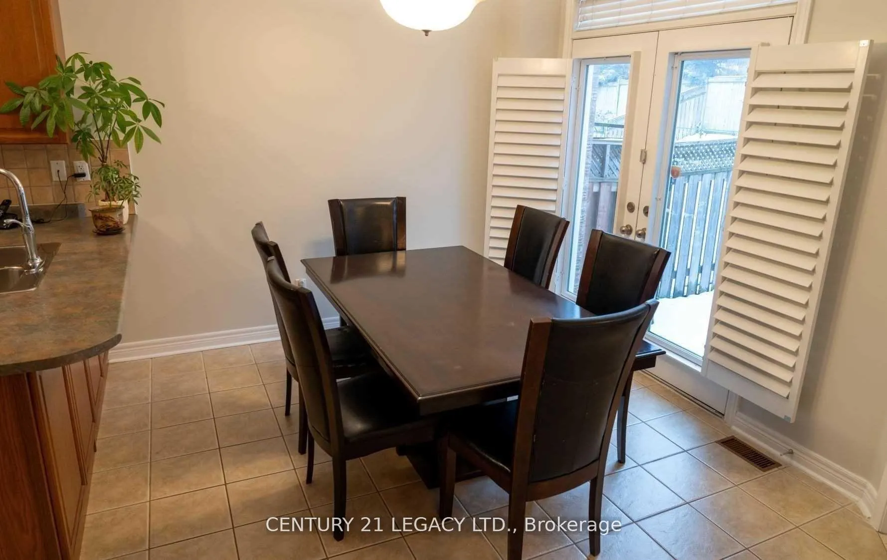 Photo 10 of 20 Trailside Walk, Brampton, Bramalea North Industrial — HOMEH
