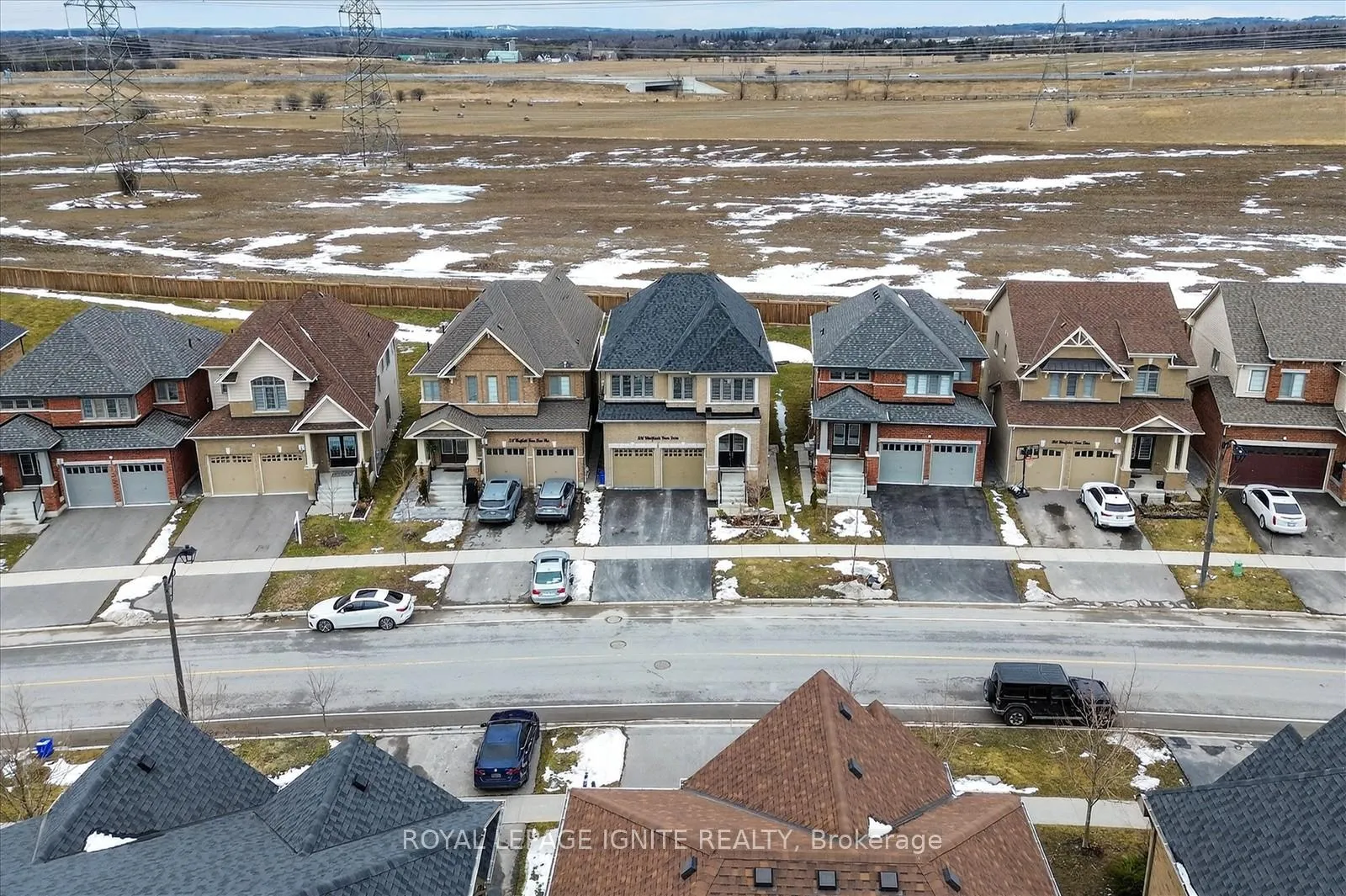 Photo 5 of 308 Windfields Farm Drive W, Oshawa, Windfields — HOMEH