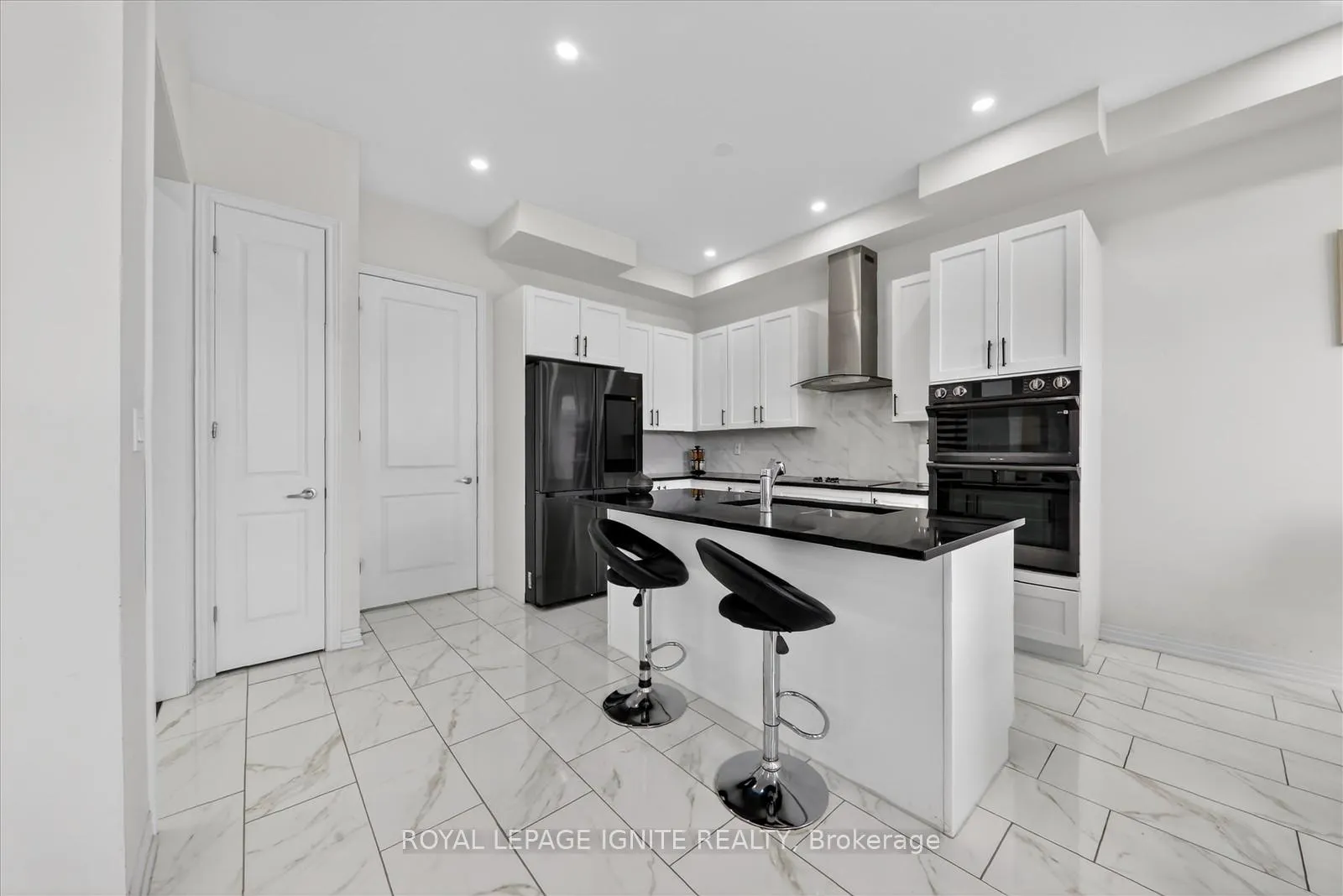 Photo 18 of 308 Windfields Farm Drive W, Oshawa, Windfields — HOMEH