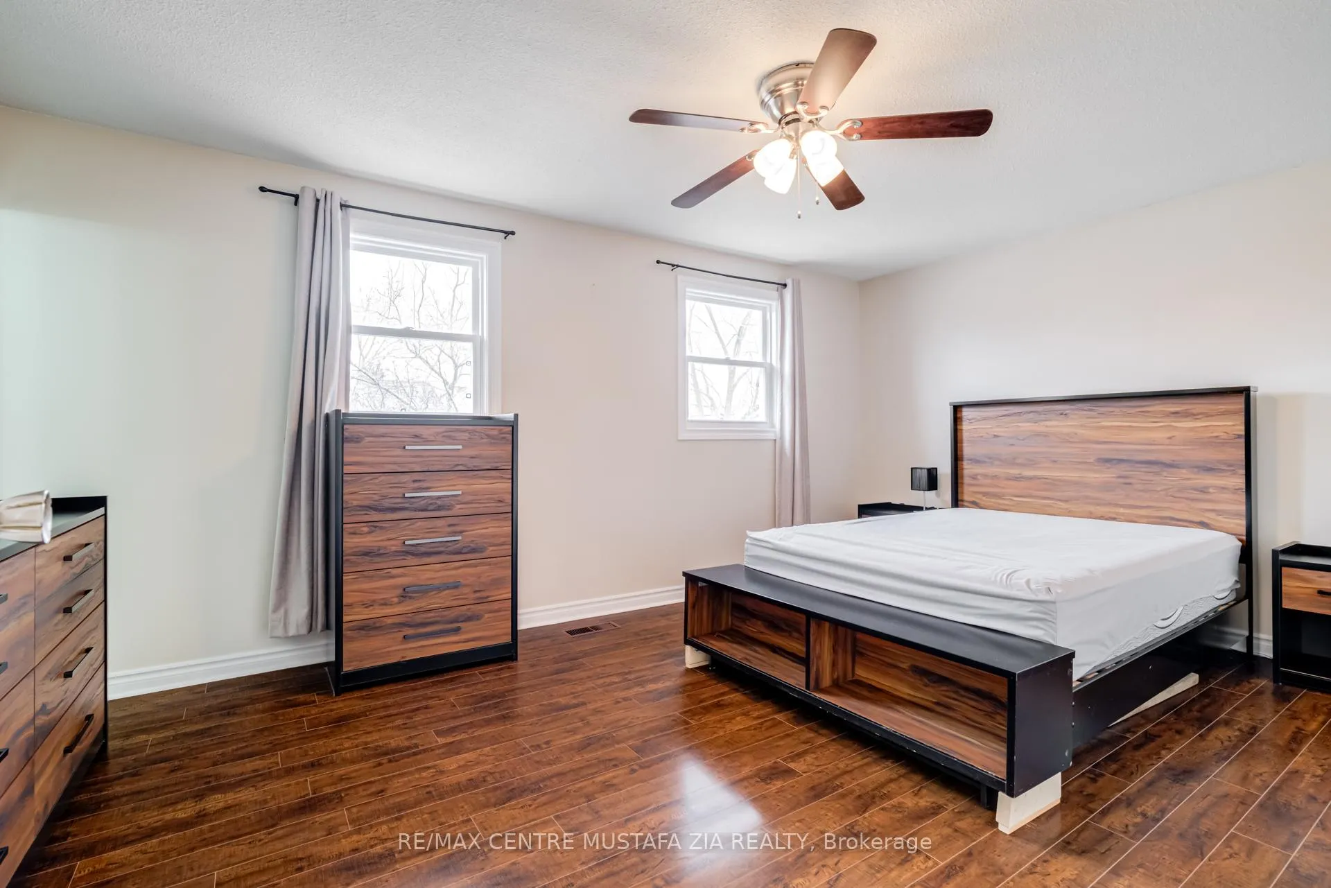 Photo 10 of 3025 Oslo Crescent, Mississauga, Meadowvale — HOMEH