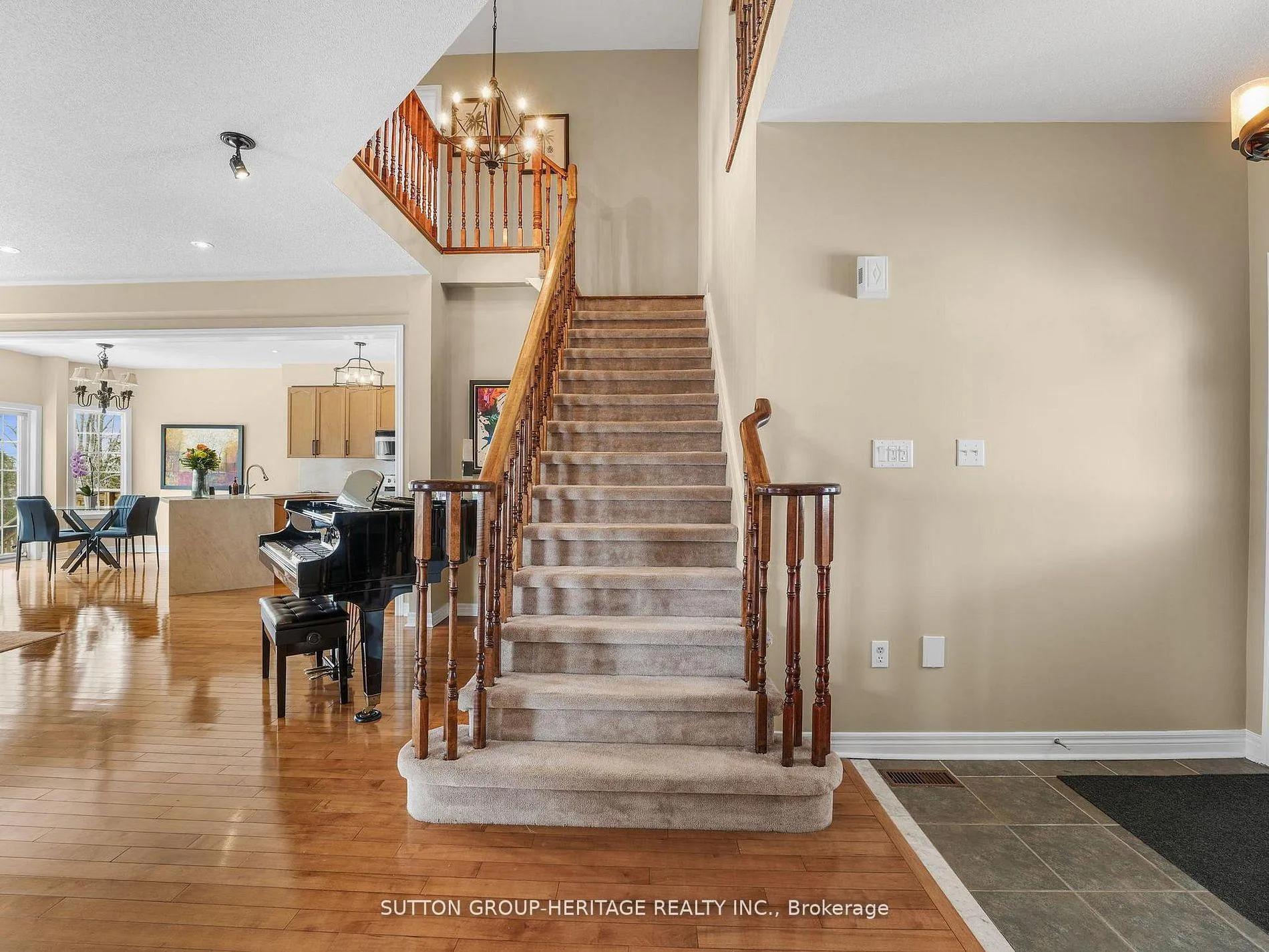 Photo 5 of 21 Sheldon Drive, Ajax, Central — HOMEH