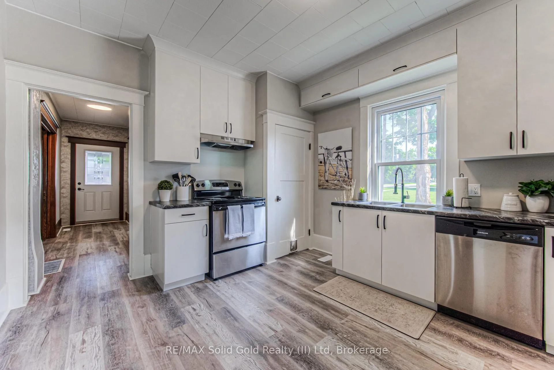 Photo 14 of 690 Wallace Avenue N, North Perth, Listowel — HOMEH