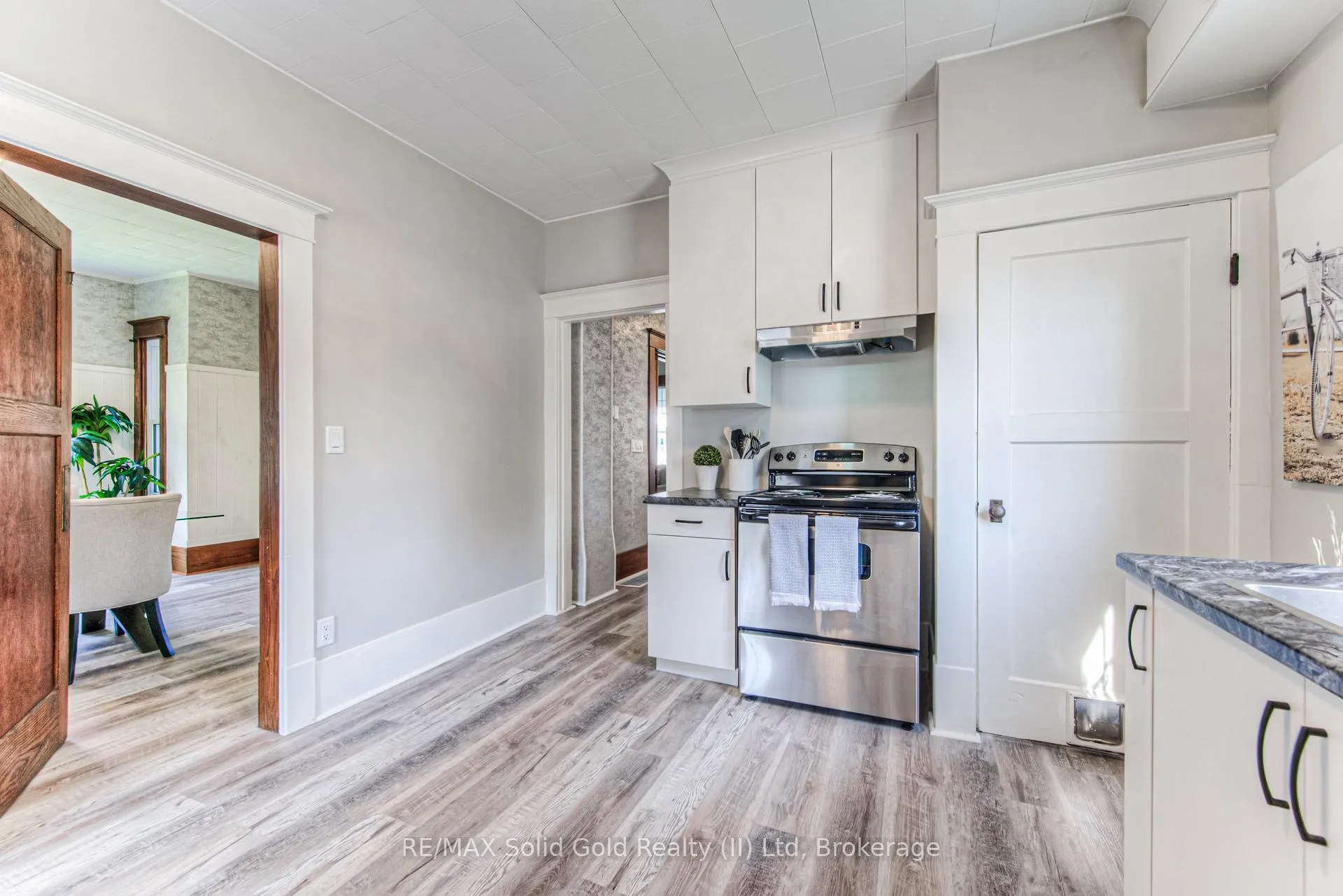 Photo 15 of 690 Wallace Avenue N, North Perth, Listowel — HOMEH