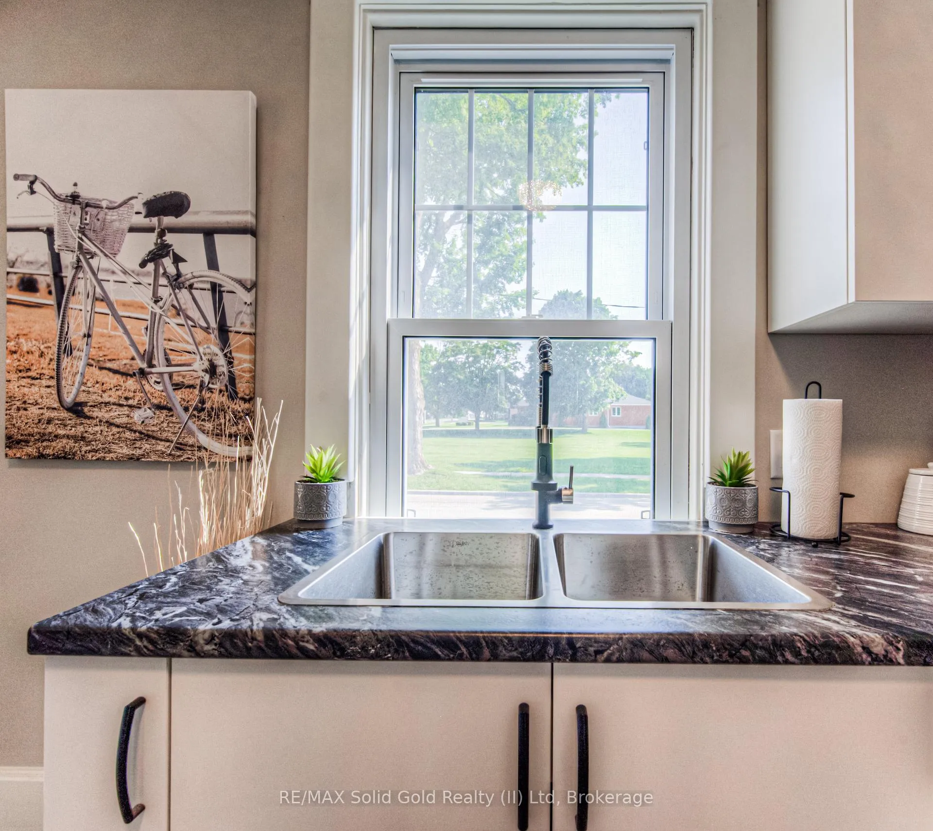 Photo 16 of 690 Wallace Avenue N, North Perth, Listowel — HOMEH