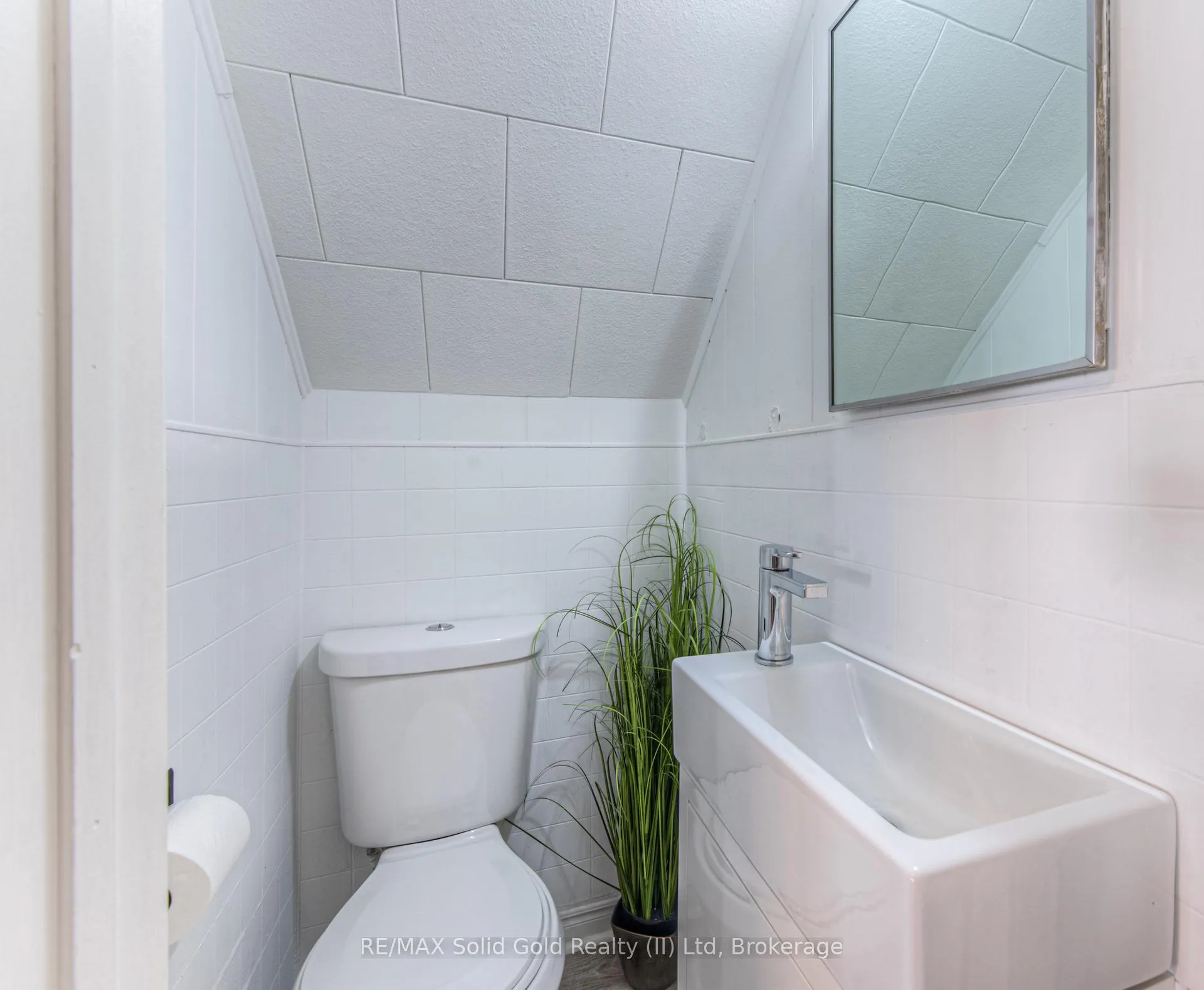 Photo 20 of 690 Wallace Avenue N, North Perth, Listowel — HOMEH