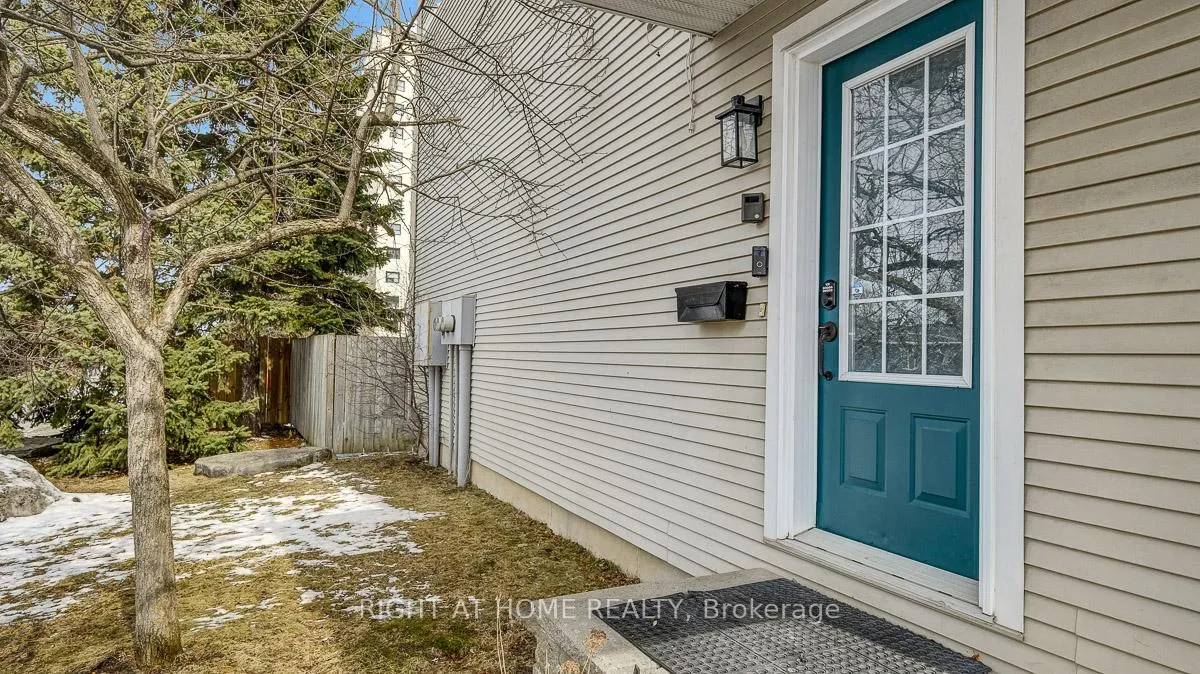 Photo 5 of Unit 3, 825 Grenon Avenue, Ottawa, Britannia Heights — HOMEH