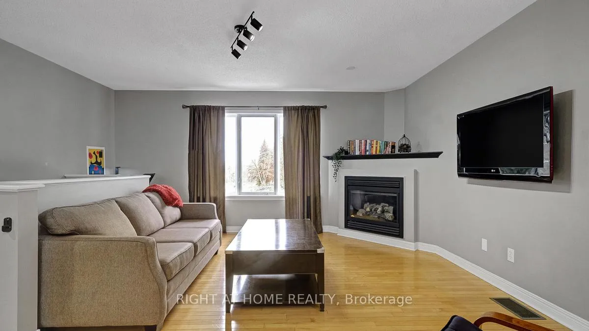 Photo 8 of Unit 3, 825 Grenon Avenue, Ottawa, Britannia Heights — HOMEH