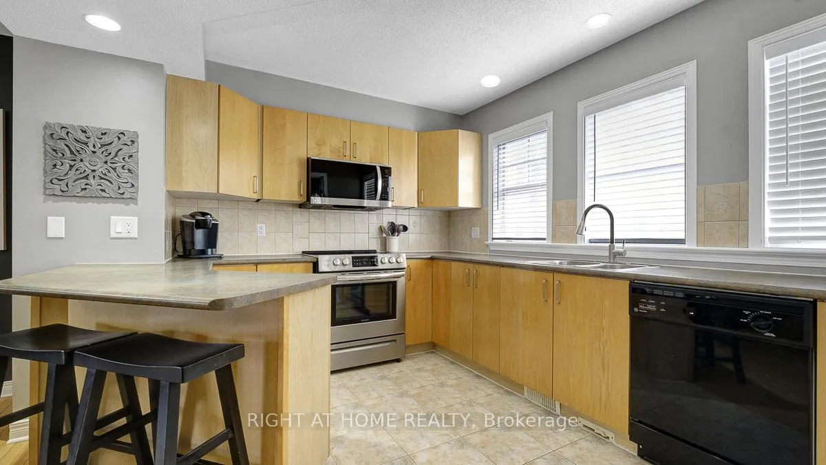 Photo 16 of Unit 3, 825 Grenon Avenue, Ottawa, Britannia Heights — HOMEH