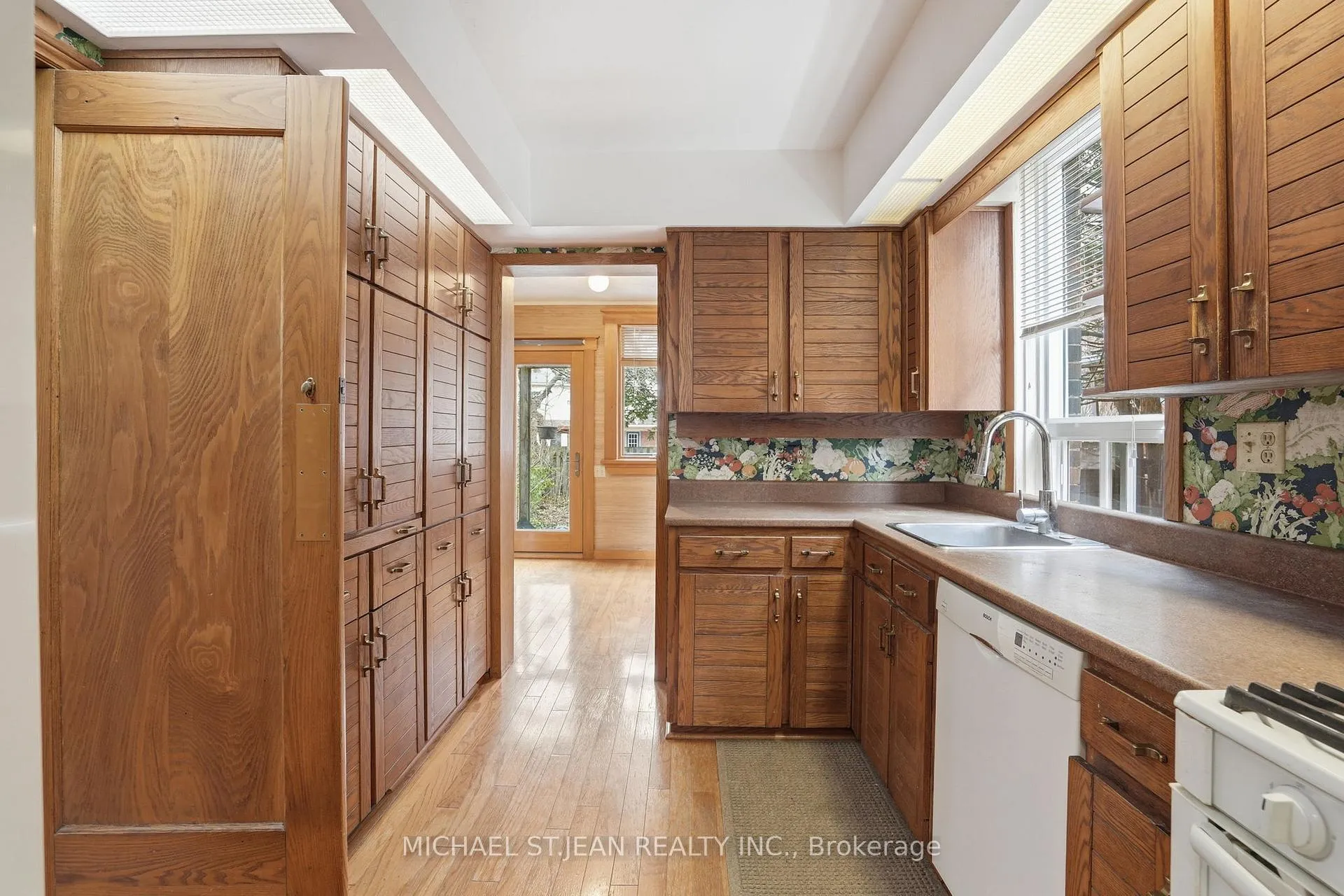 Photo 13 of 88 Cline Avenue N, Hamilton, Westdale — HOMEH