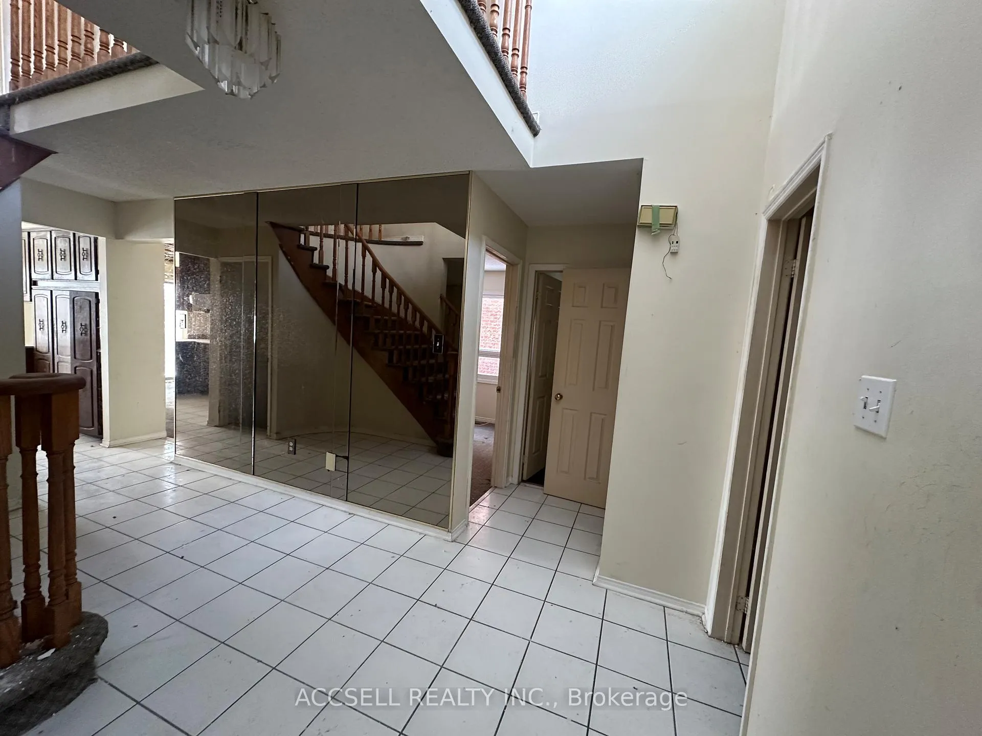 Photo 5 of 6255 Camgreen Circle, Mississauga, East Credit — HOMEH