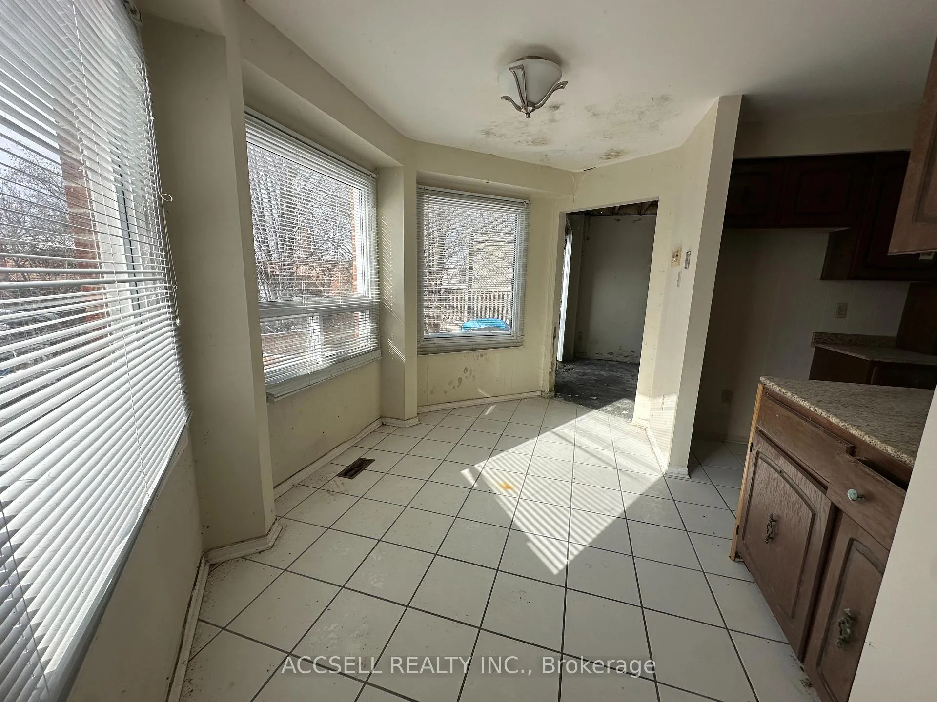 Photo 8 of 6255 Camgreen Circle, Mississauga, East Credit — HOMEH