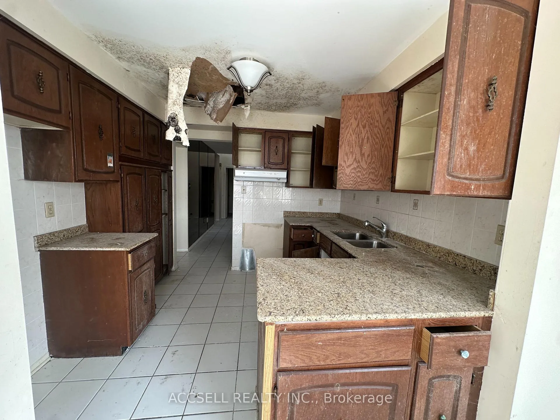 Photo 9 of 6255 Camgreen Circle, Mississauga, East Credit — HOMEH