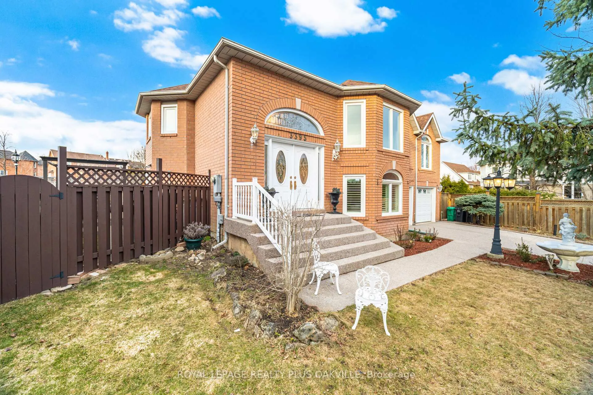 Photo 2 of 3395 Trelawny Circle, Mississauga, Lisgar — HOMEH