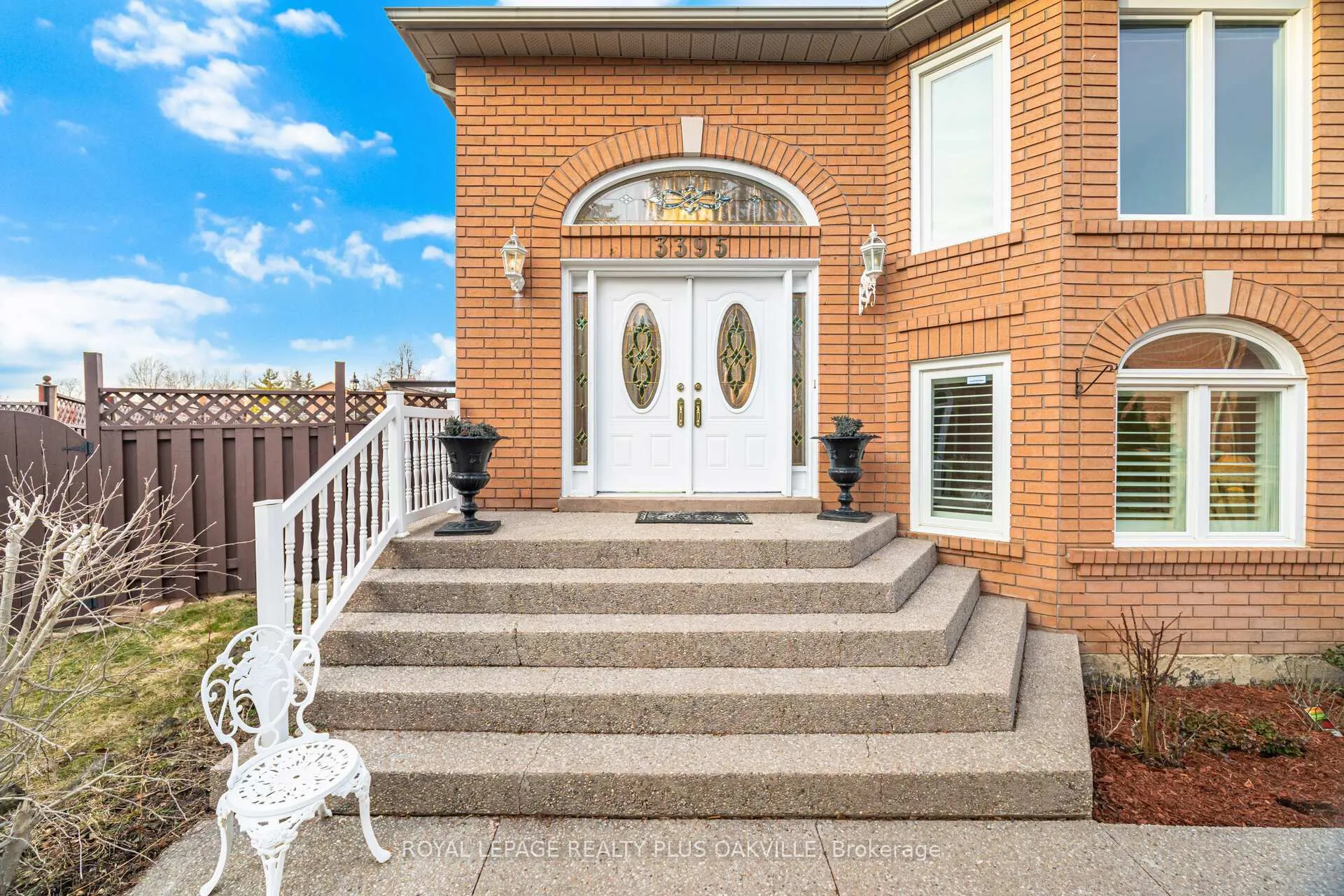 Photo 3 of 3395 Trelawny Circle, Mississauga, Lisgar — HOMEH
