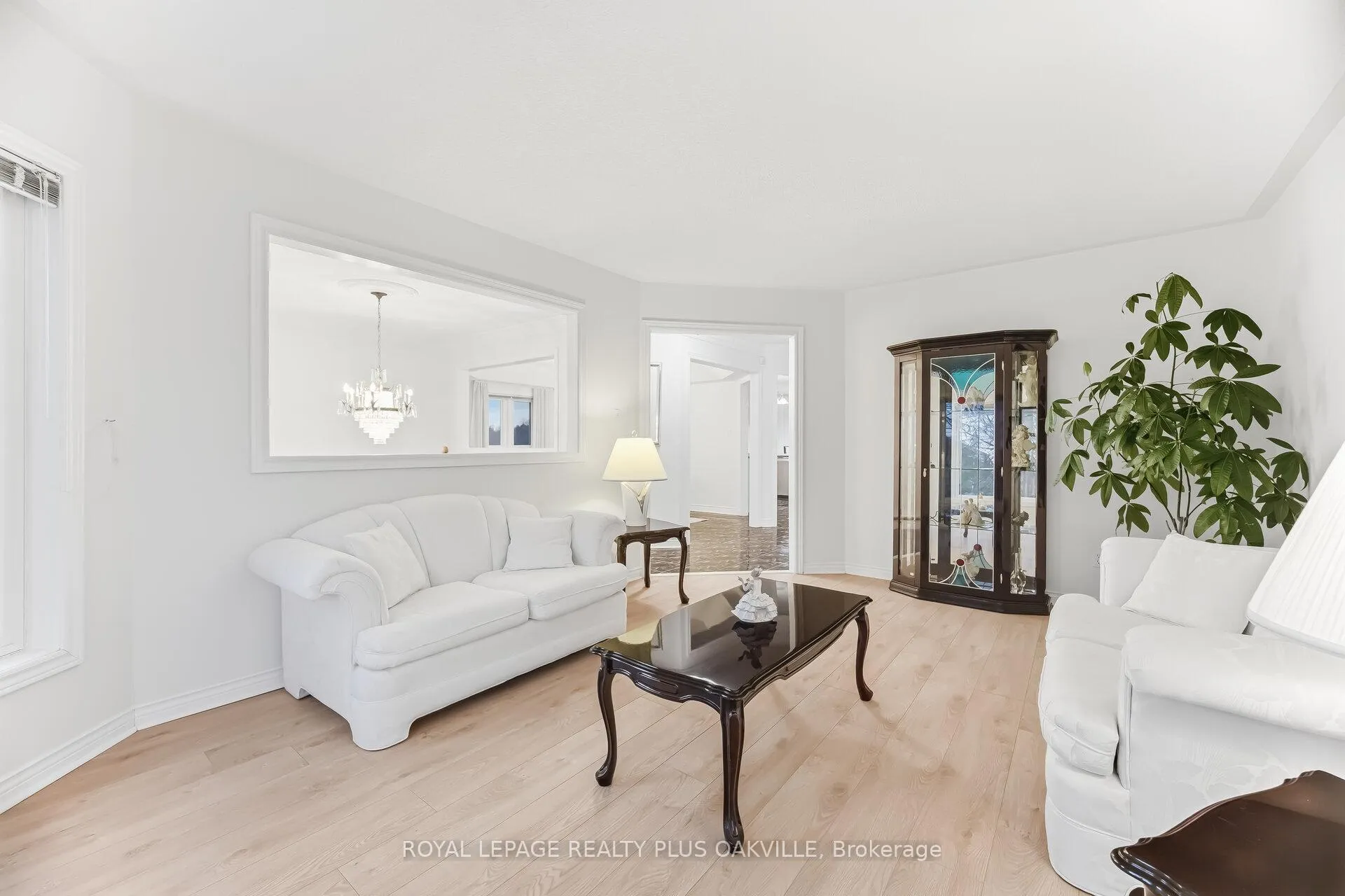 Photo 6 of 3395 Trelawny Circle, Mississauga, Lisgar — HOMEH