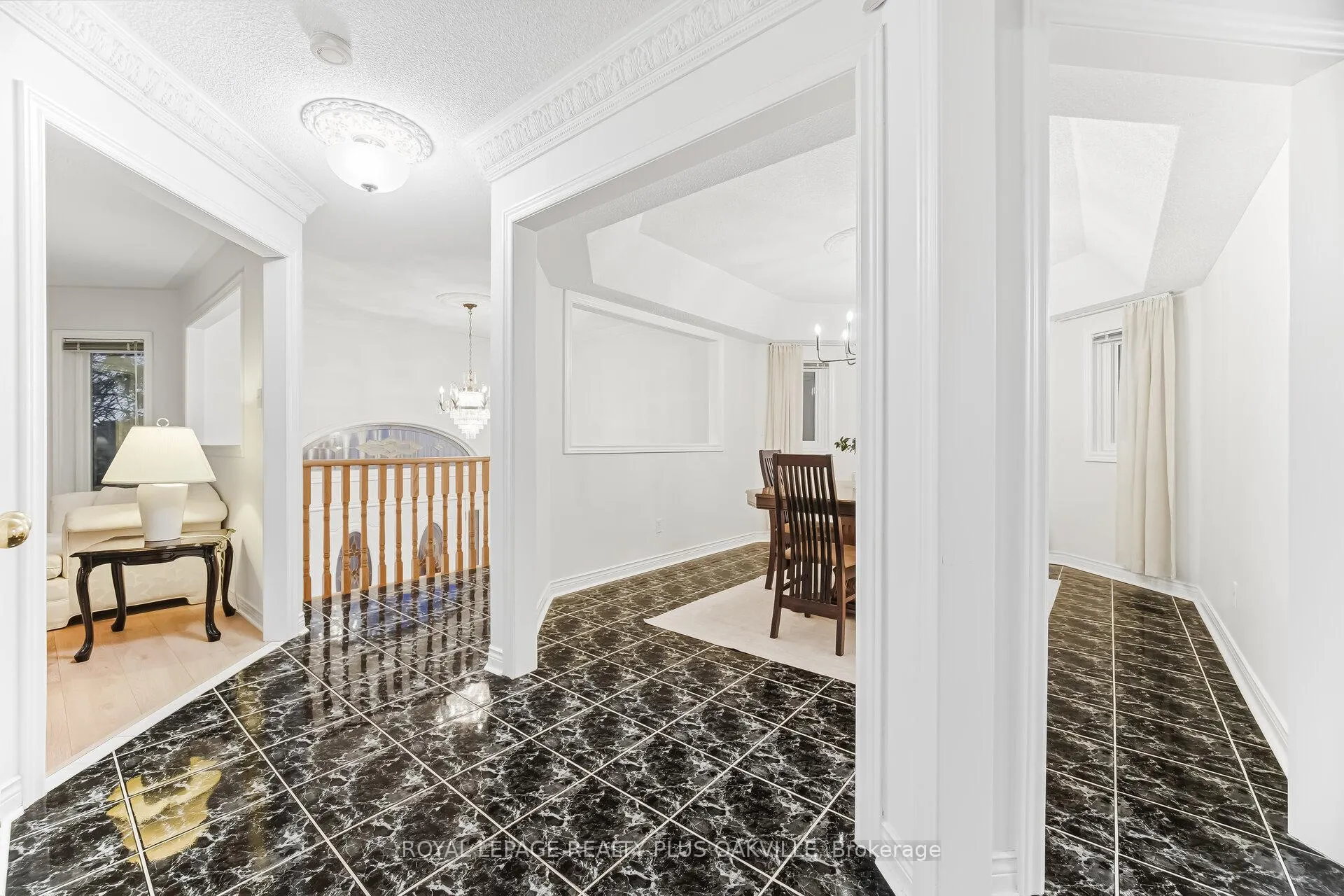 Photo 7 of 3395 Trelawny Circle, Mississauga, Lisgar — HOMEH
