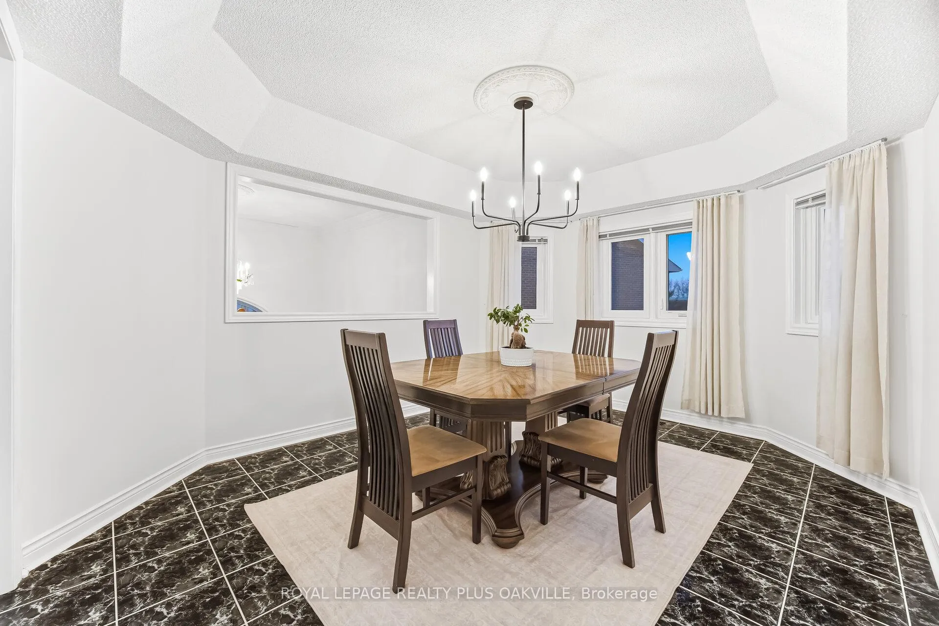 Photo 9 of 3395 Trelawny Circle, Mississauga, Lisgar — HOMEH