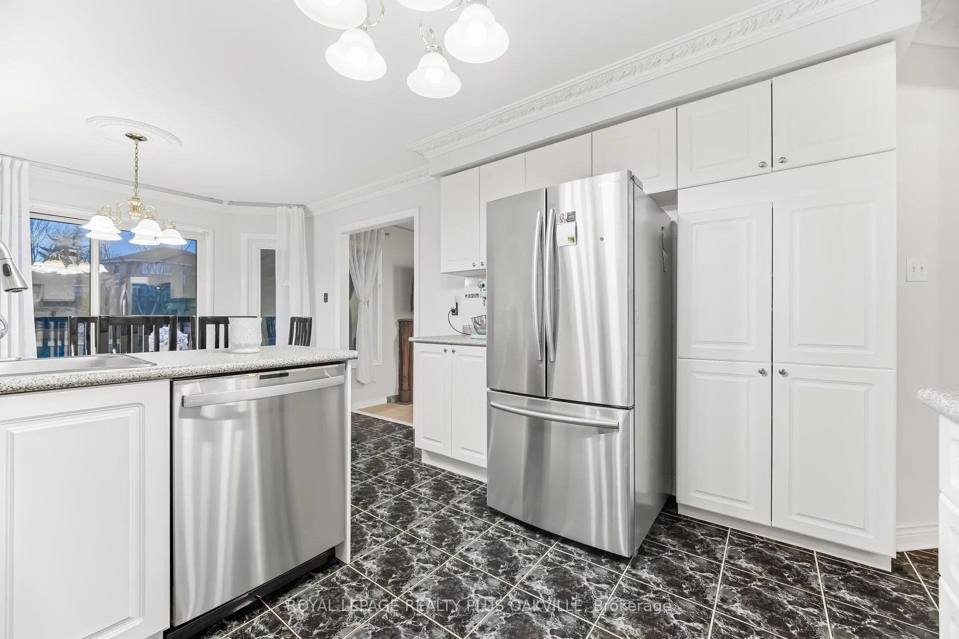 Photo 13 of 3395 Trelawny Circle, Mississauga, Lisgar — HOMEH