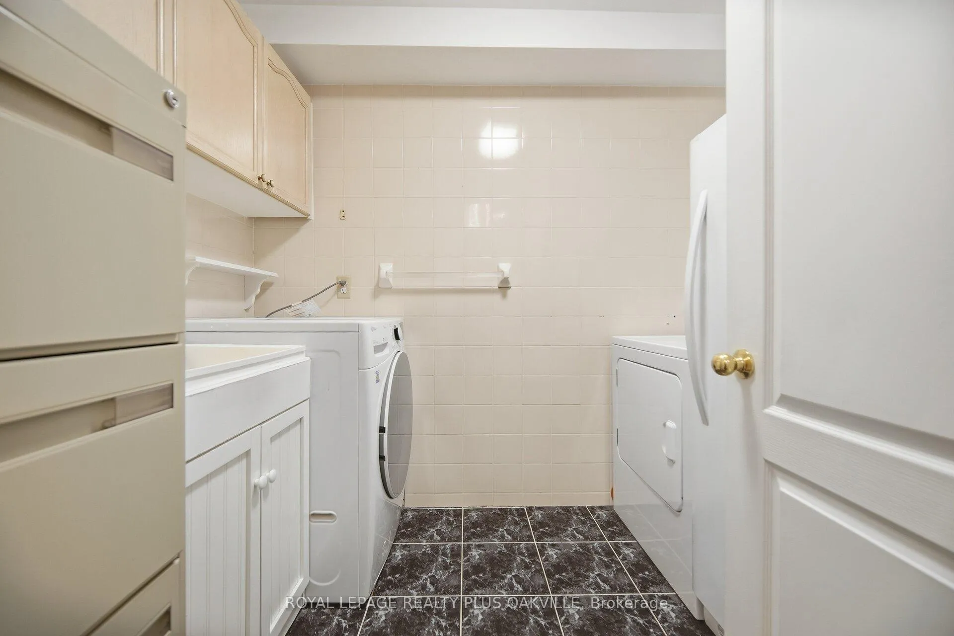 Photo 44 of 3395 Trelawny Circle, Mississauga, Lisgar — HOMEH