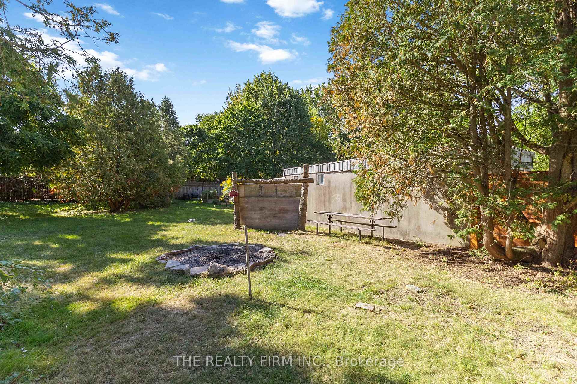 Photo 39 of 147 Princess Street, Lucan Biddulph, Lucan — HOMEH