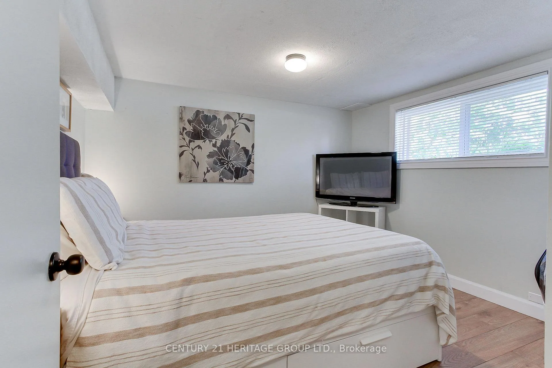 Photo 25 of 50 Marine Drive, Innisfil, Gilford — HOMEH