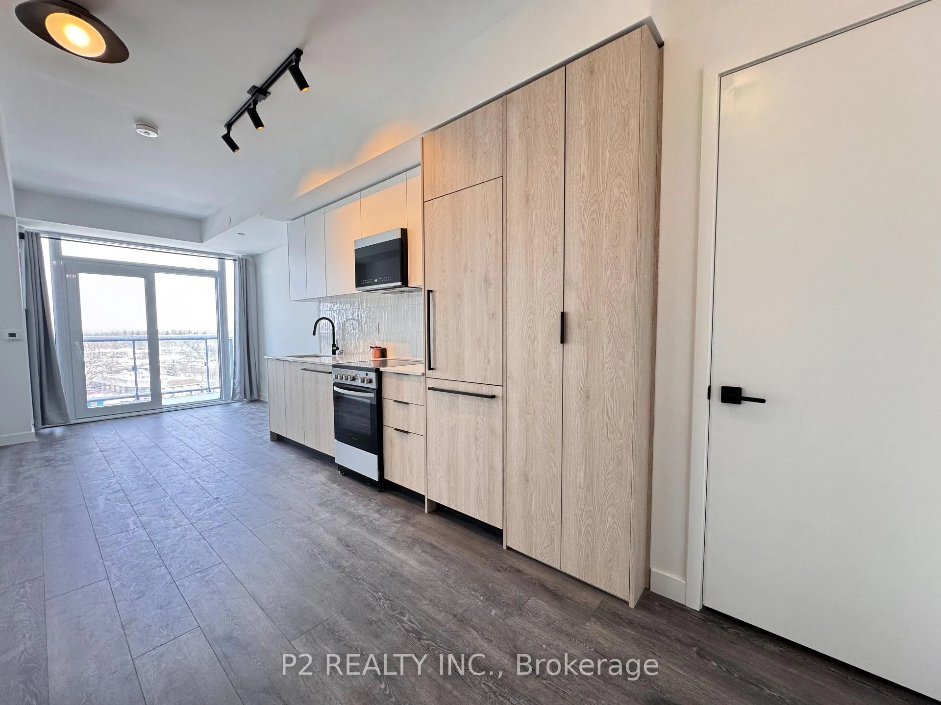 Front of Unit 812, 1635 Military Trail