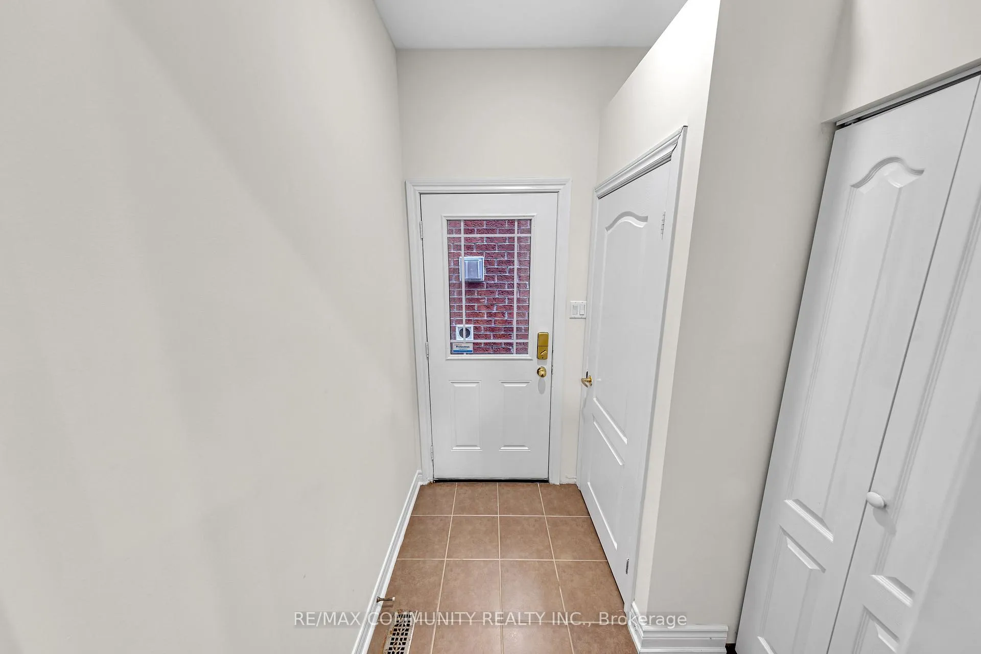 Photo 2 of 17 Rouge Bank Drive, Markham, Legacy — HOMEH