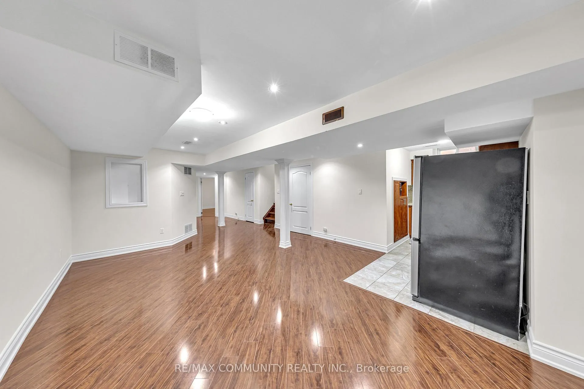 Photo 4 of 17 Rouge Bank Drive, Markham, Legacy — HOMEH
