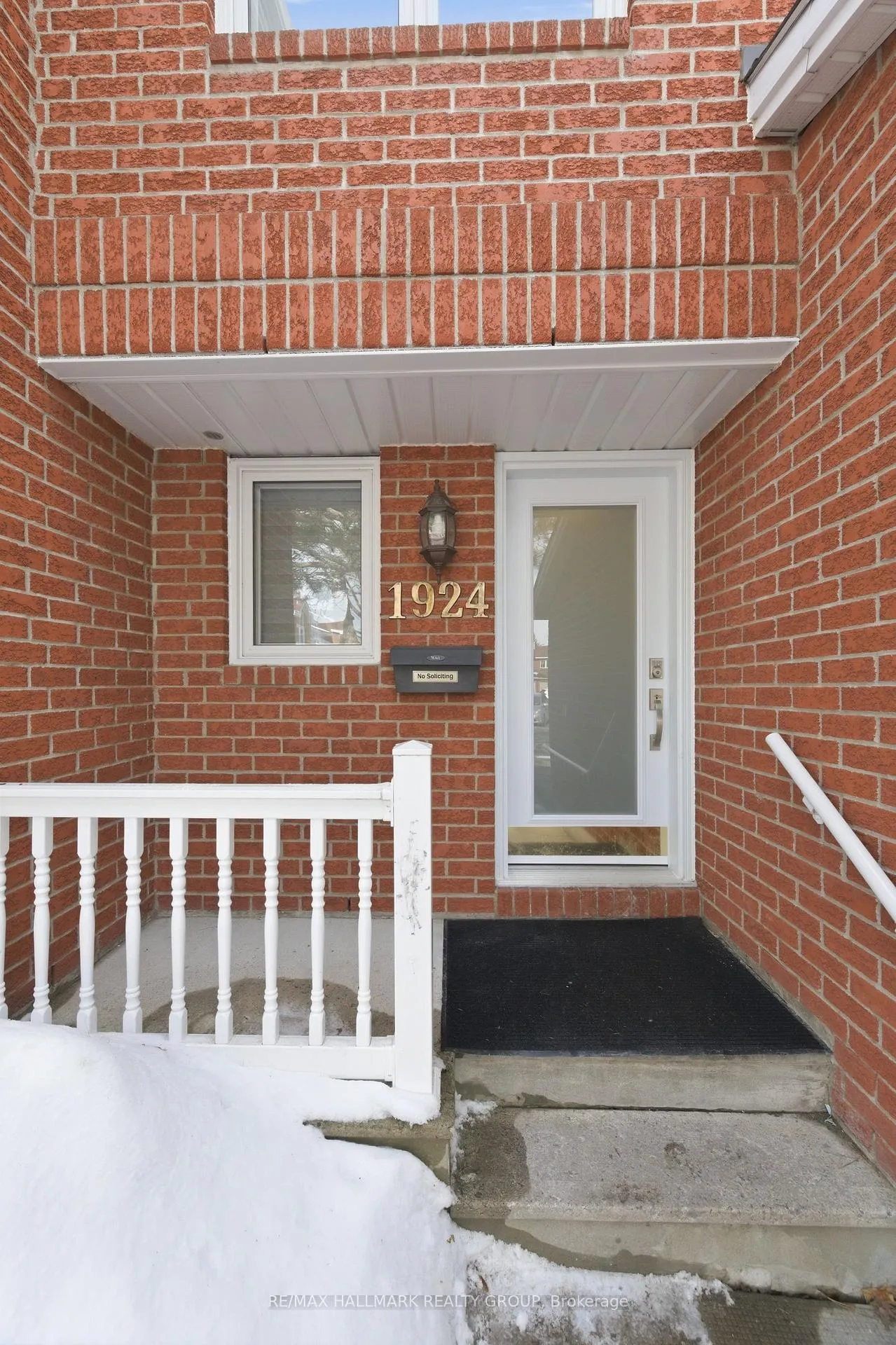 Photo 4 of 1924 Ashmont Street, Ottawa, Chapel Hill — HOMEH