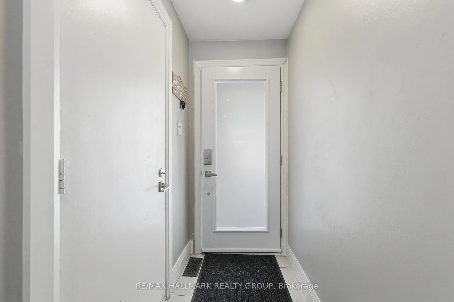 Photo 5 of 1924 Ashmont Street, Ottawa, Chapel Hill — HOMEH