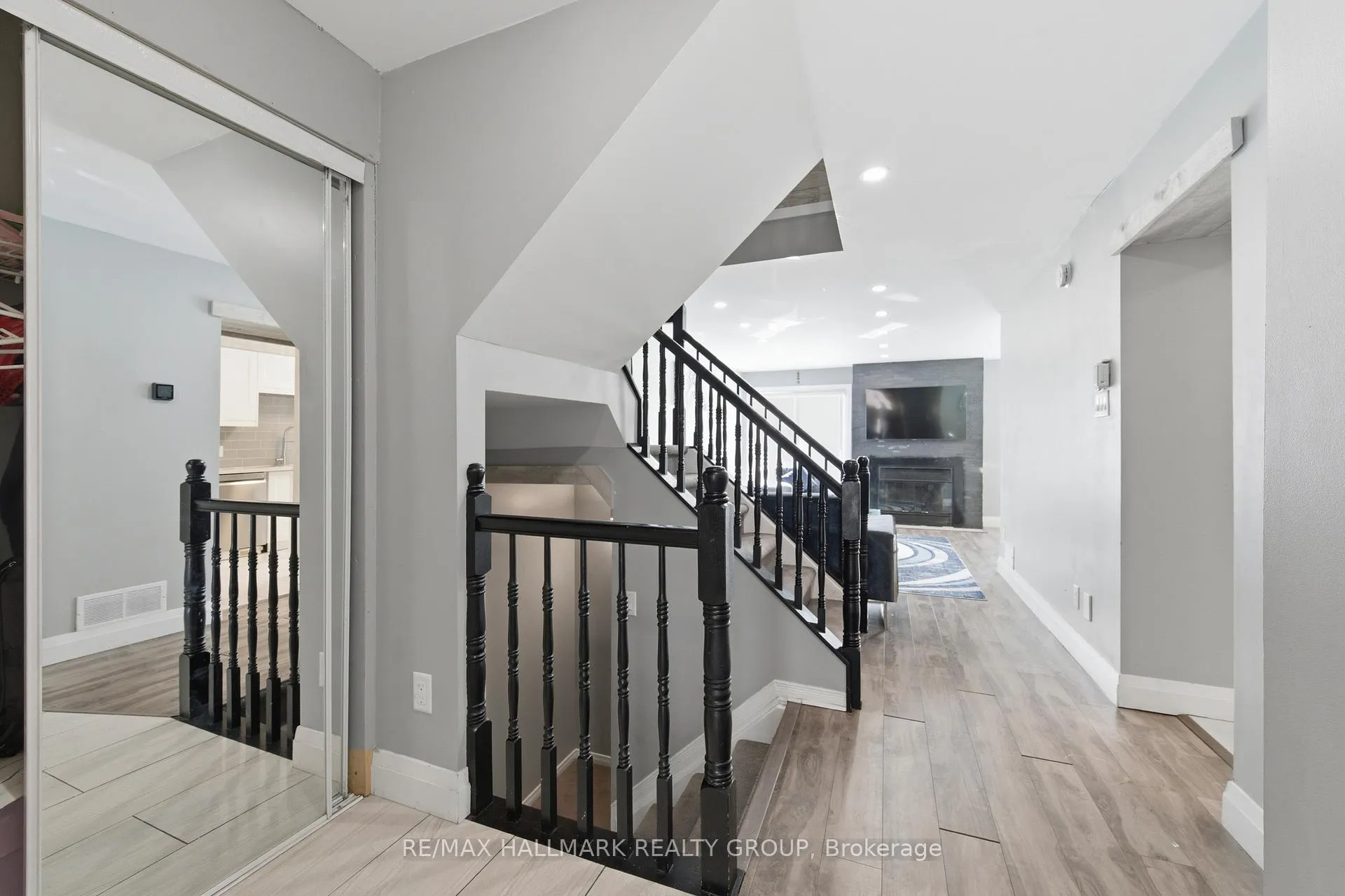 Photo 7 of 1924 Ashmont Street, Ottawa, Chapel Hill — HOMEH