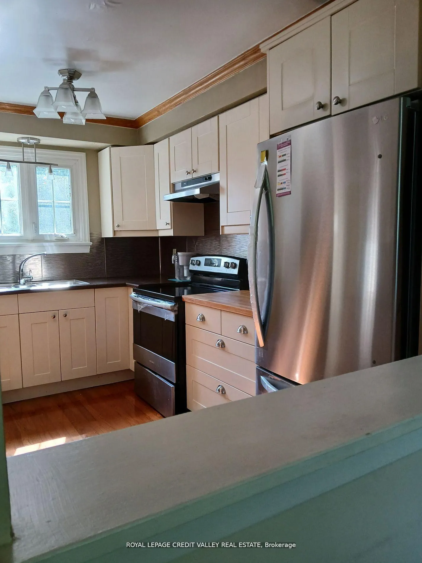 Photo 11 of 24 Sutter Avenue, Brampton, Heart Lake West — HOMEH