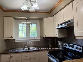 Photo 13 of 24 Sutter Avenue, Brampton, Heart Lake West — HOMEH