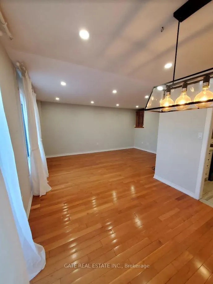 Photo 6 of 91 Primeau Drive, Aurora, Aurora Grove — HOMEH