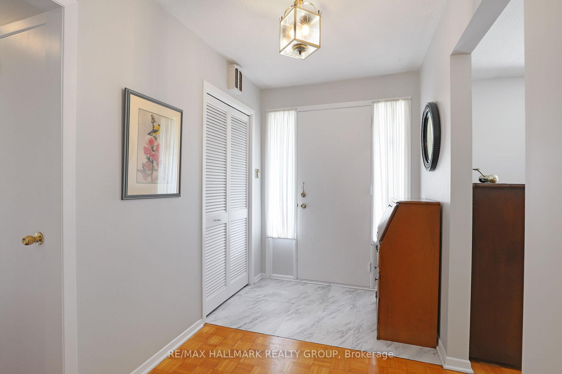Photo 3 of 1307 Fairway Drive, Ottawa, Manotick East to Manotick Station — HOMEH