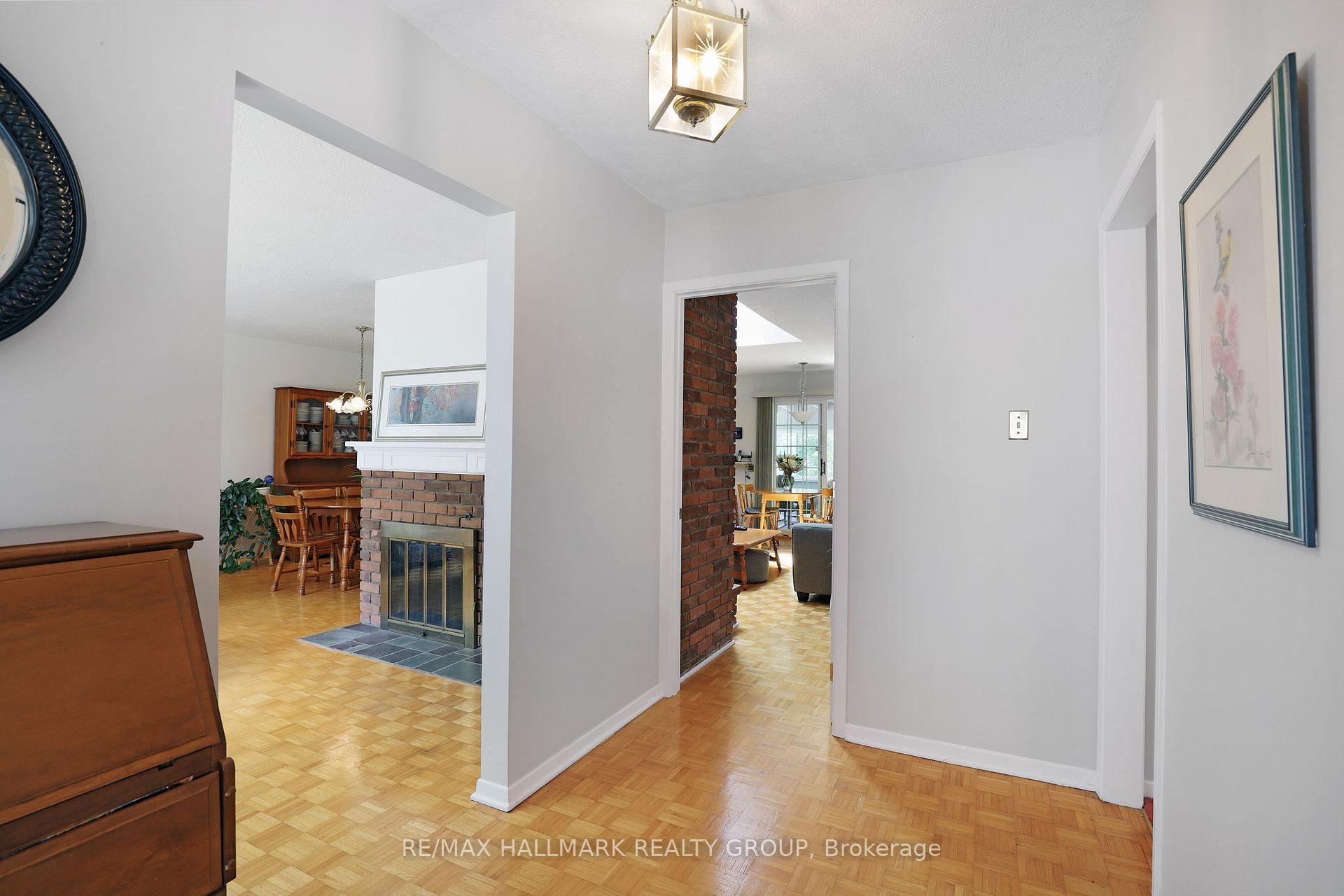 Photo 4 of 1307 Fairway Drive, Ottawa, Manotick East to Manotick Station — HOMEH