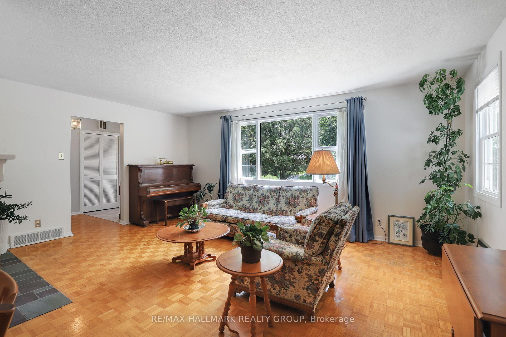 Photo 6 of 1307 Fairway Drive, Ottawa, Manotick East to Manotick Station — HOMEH