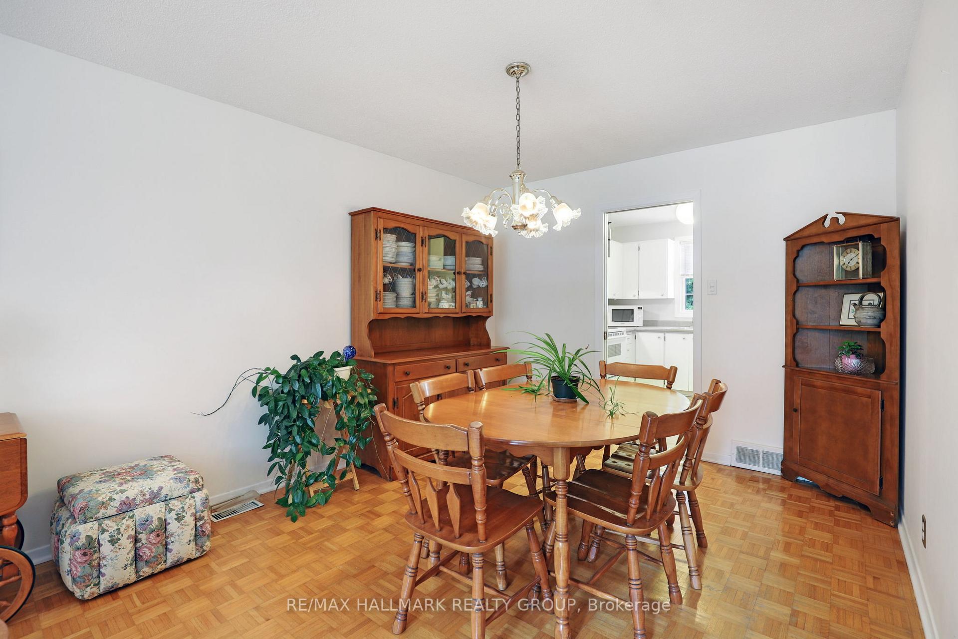 Photo 8 of 1307 Fairway Drive, Ottawa, Manotick East to Manotick Station — HOMEH