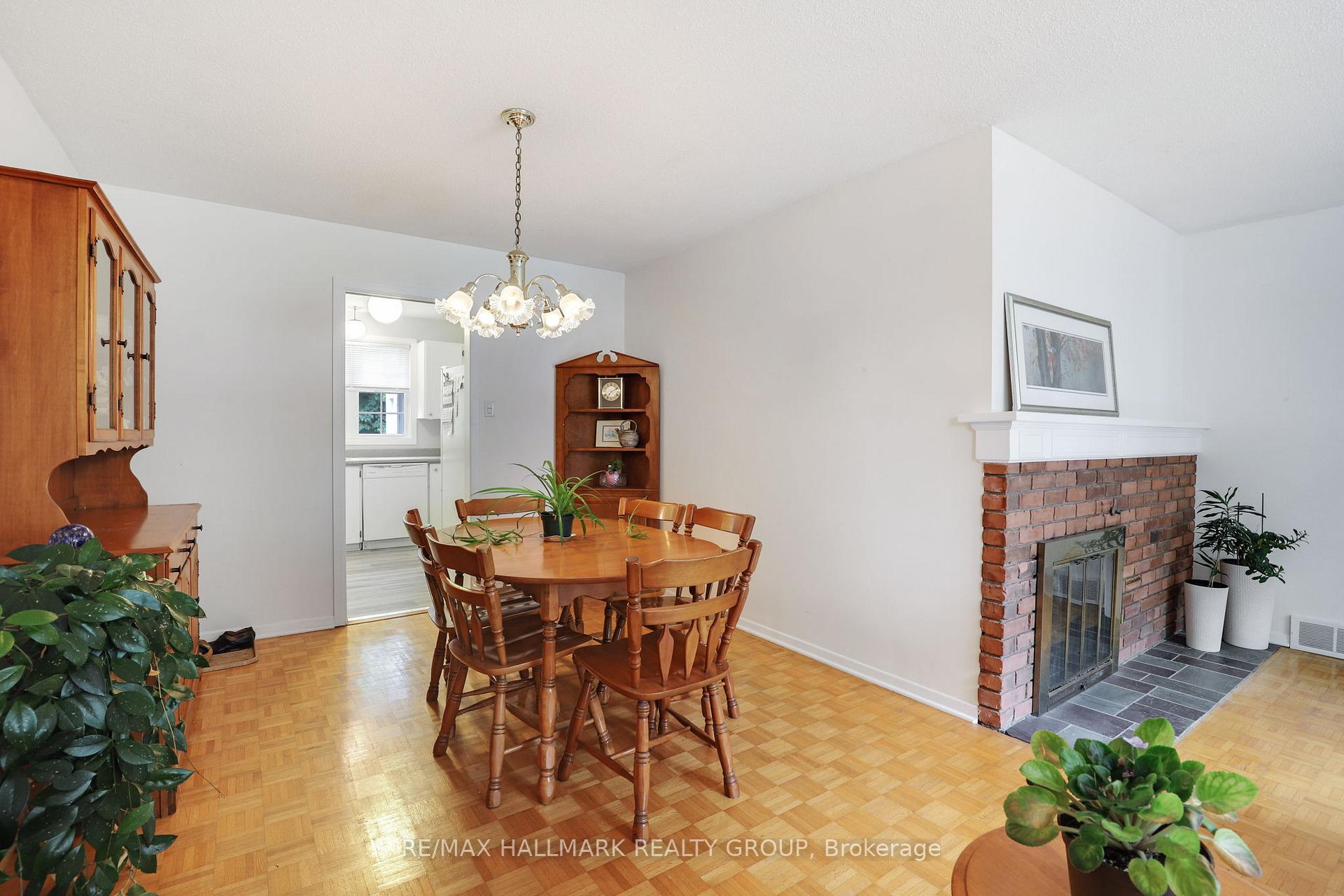 Photo 9 of 1307 Fairway Drive, Ottawa, Manotick East to Manotick Station — HOMEH