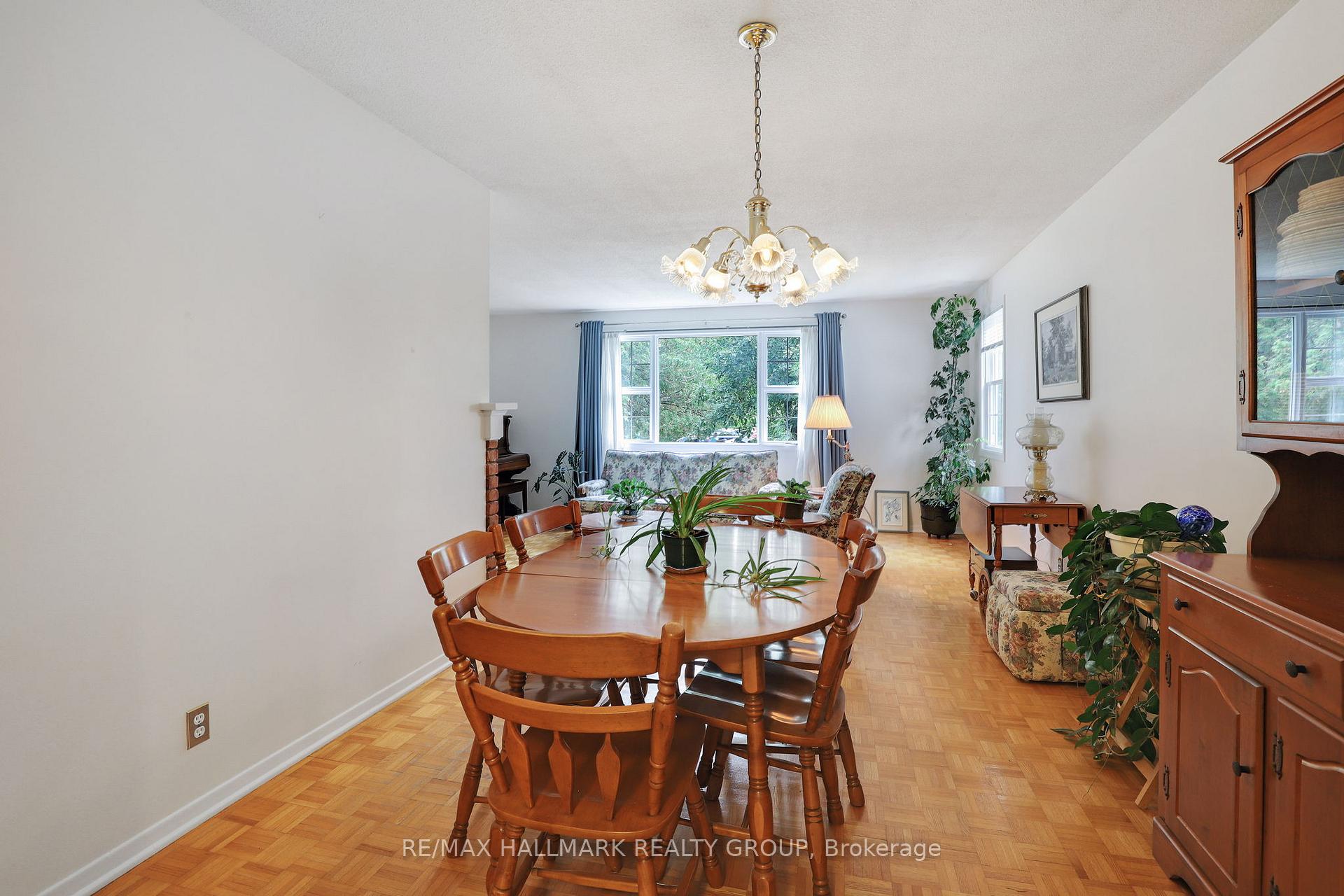 Photo 10 of 1307 Fairway Drive, Ottawa, Manotick East to Manotick Station — HOMEH