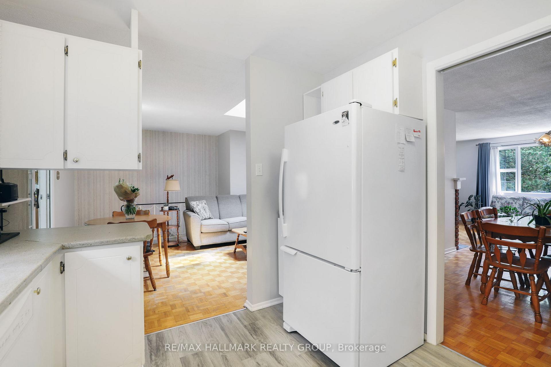 Photo 14 of 1307 Fairway Drive, Ottawa, Manotick East to Manotick Station — HOMEH