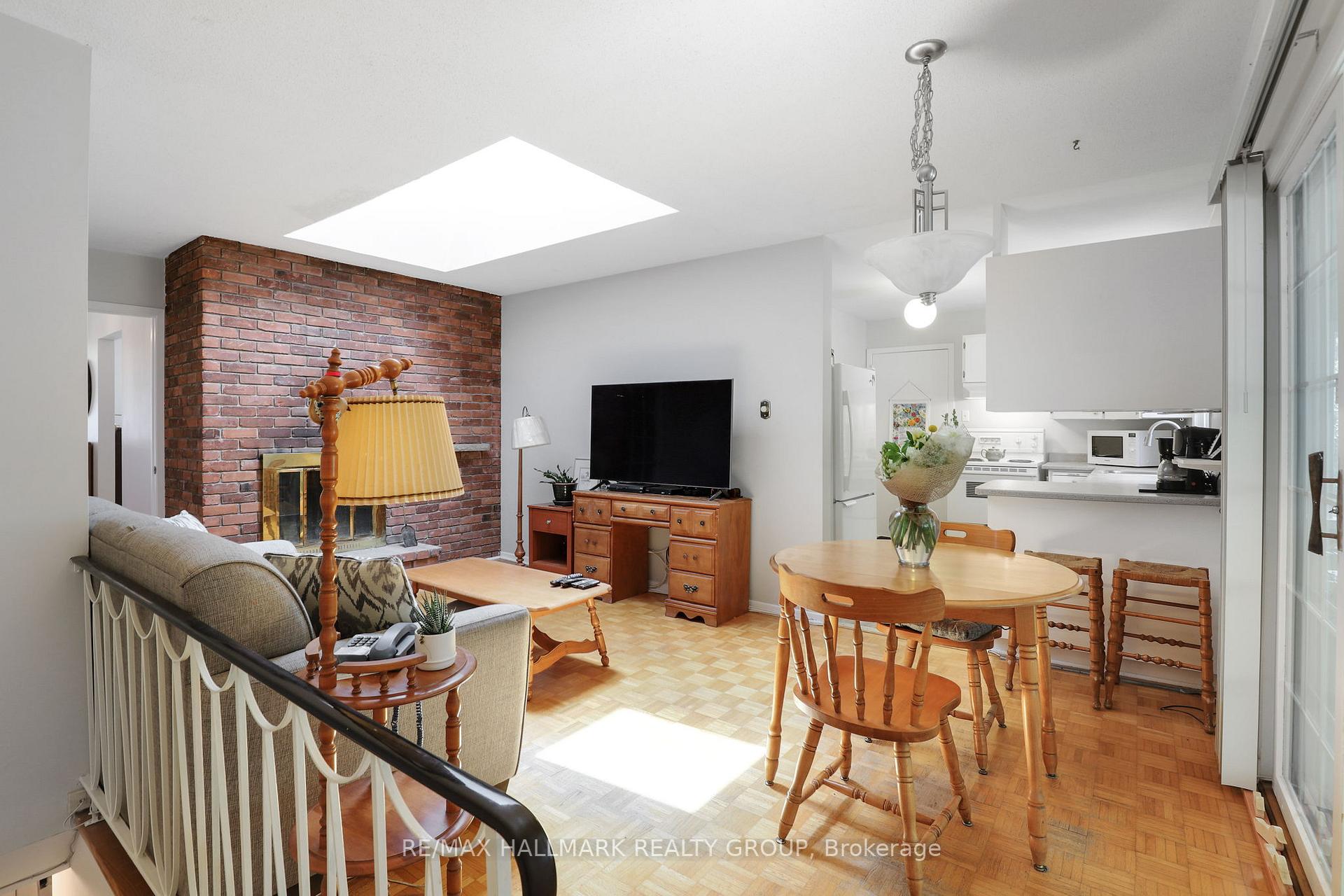 Photo 16 of 1307 Fairway Drive, Ottawa, Manotick East to Manotick Station — HOMEH