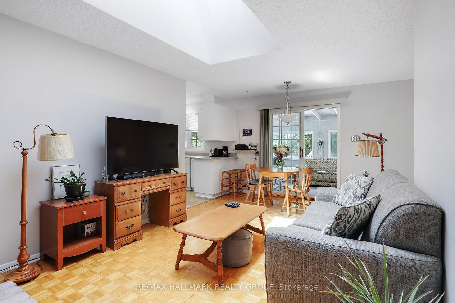 Photo 17 of 1307 Fairway Drive, Ottawa, Manotick East to Manotick Station — HOMEH