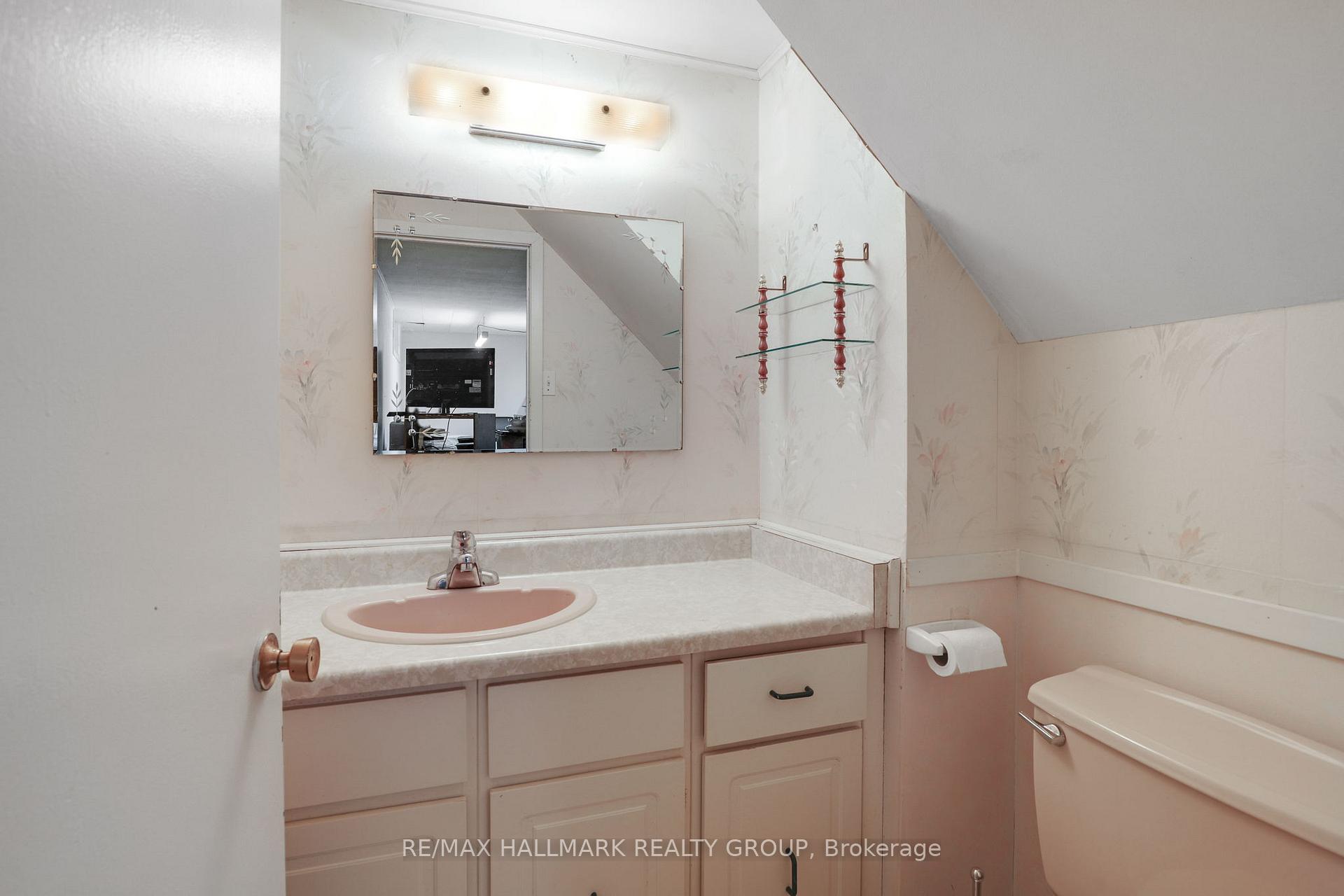 Photo 22 of 1307 Fairway Drive, Ottawa, Manotick East to Manotick Station — HOMEH