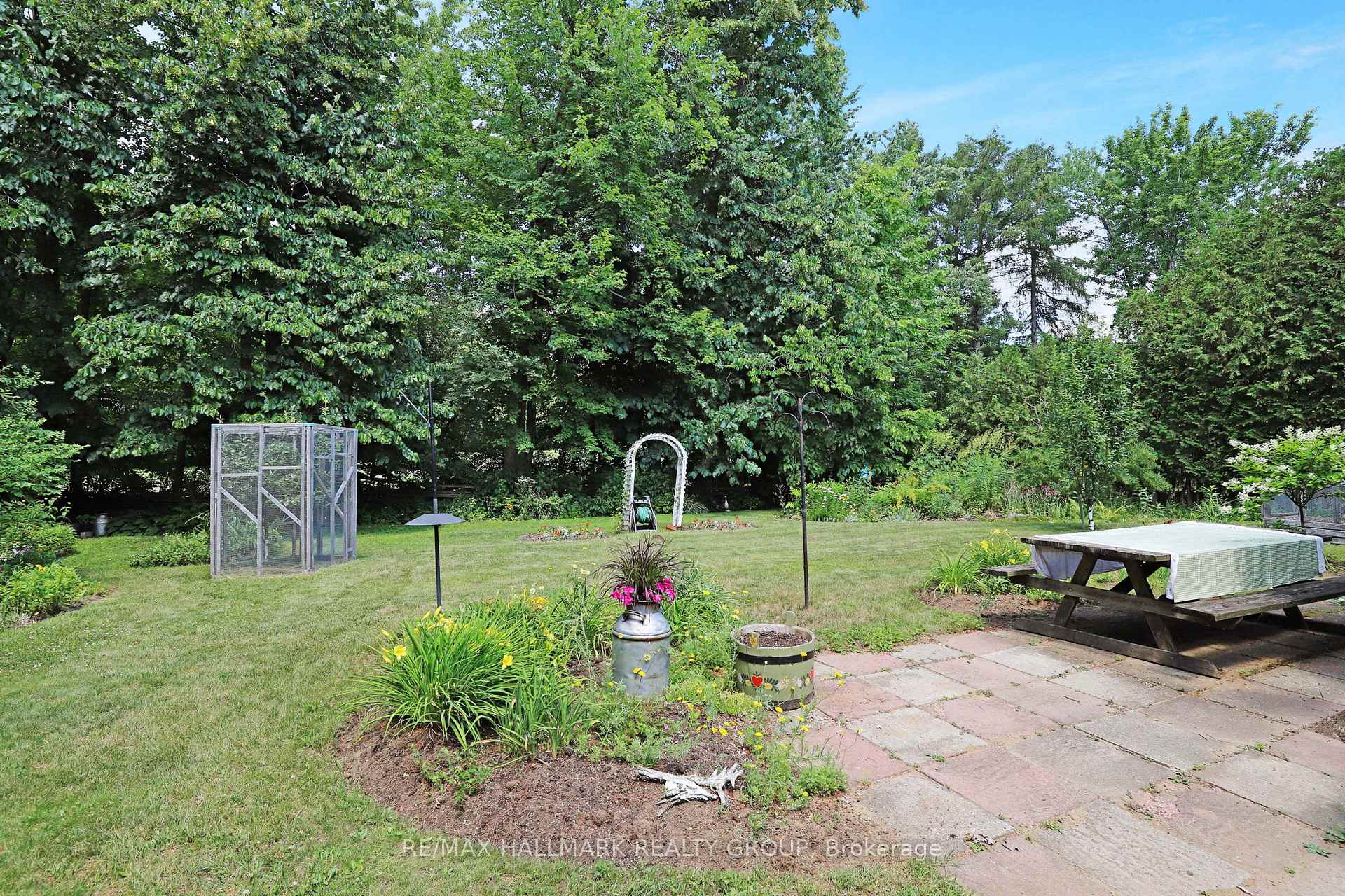 Photo 23 of 1307 Fairway Drive, Ottawa, Manotick East to Manotick Station — HOMEH
