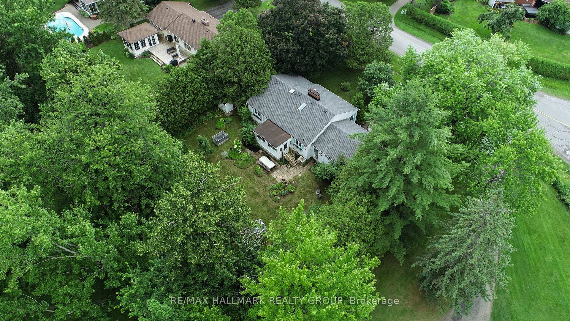 Photo 30 of 1307 Fairway Drive, Ottawa, Manotick East to Manotick Station — HOMEH