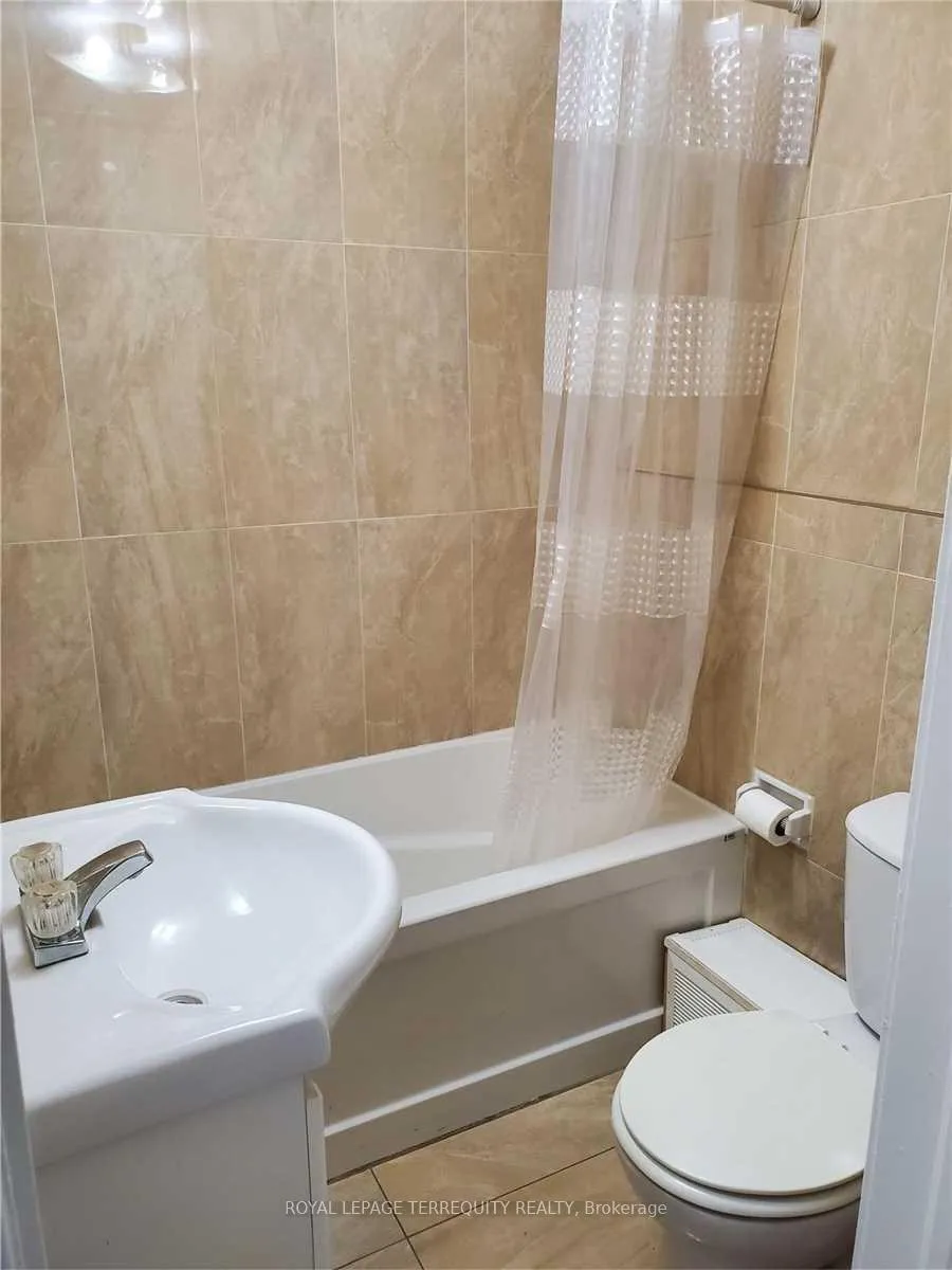 Photo 3 of Unit 4, 9 John Street, Halton Hills, Georgetown — HOMEH